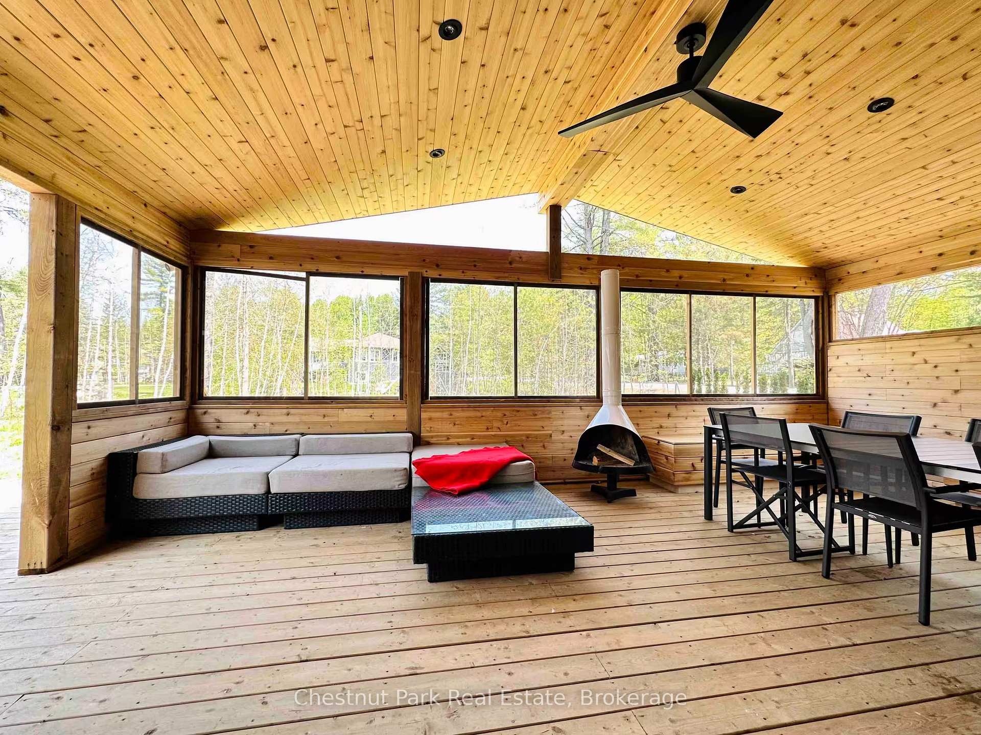 Photo 3 of 1002 Chippawa Avenue, Gravenhurst, Muskoka (S) — HOMEH