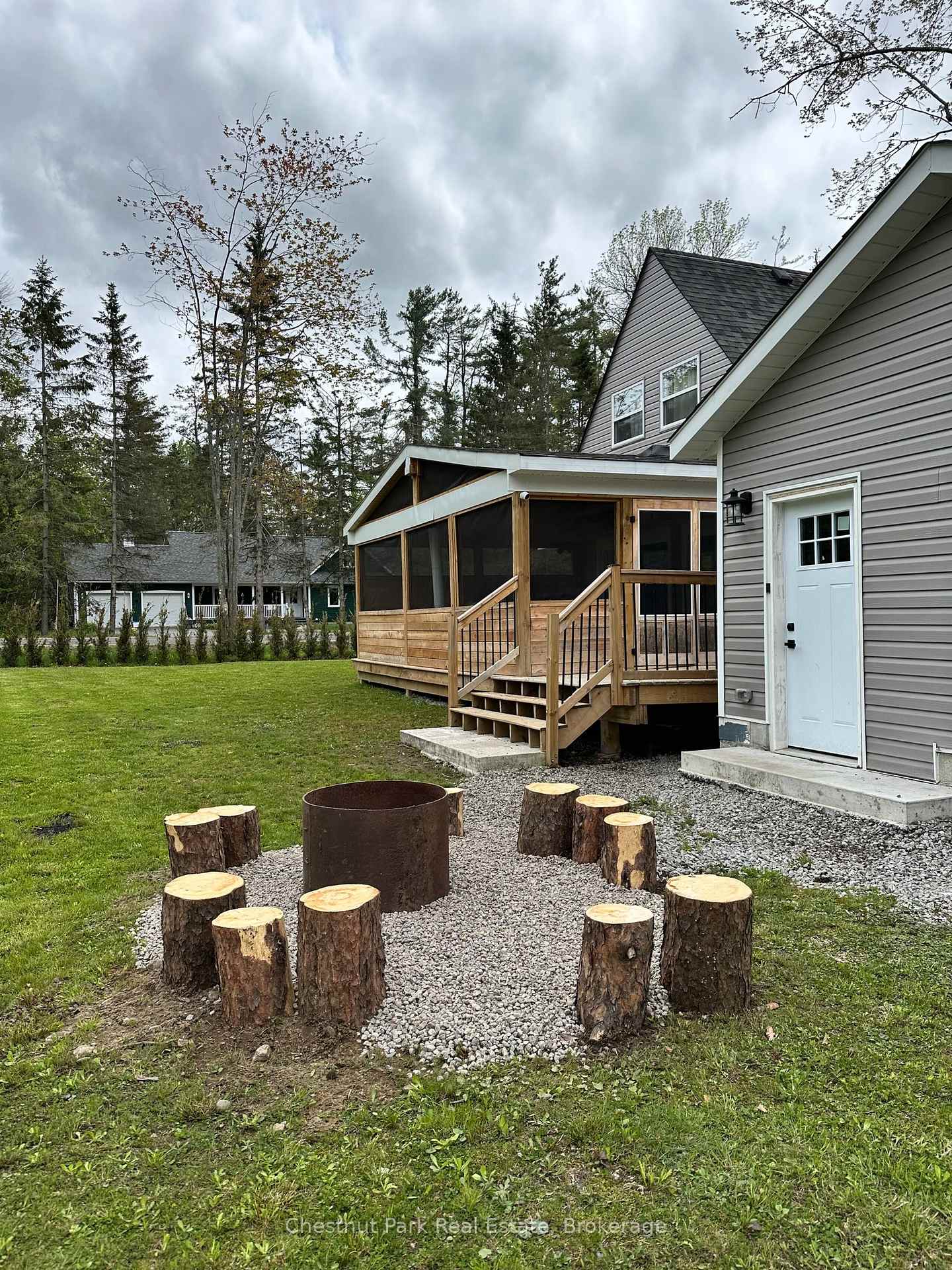 Photo 4 of 1002 Chippawa Avenue, Gravenhurst, Muskoka (S) — HOMEH