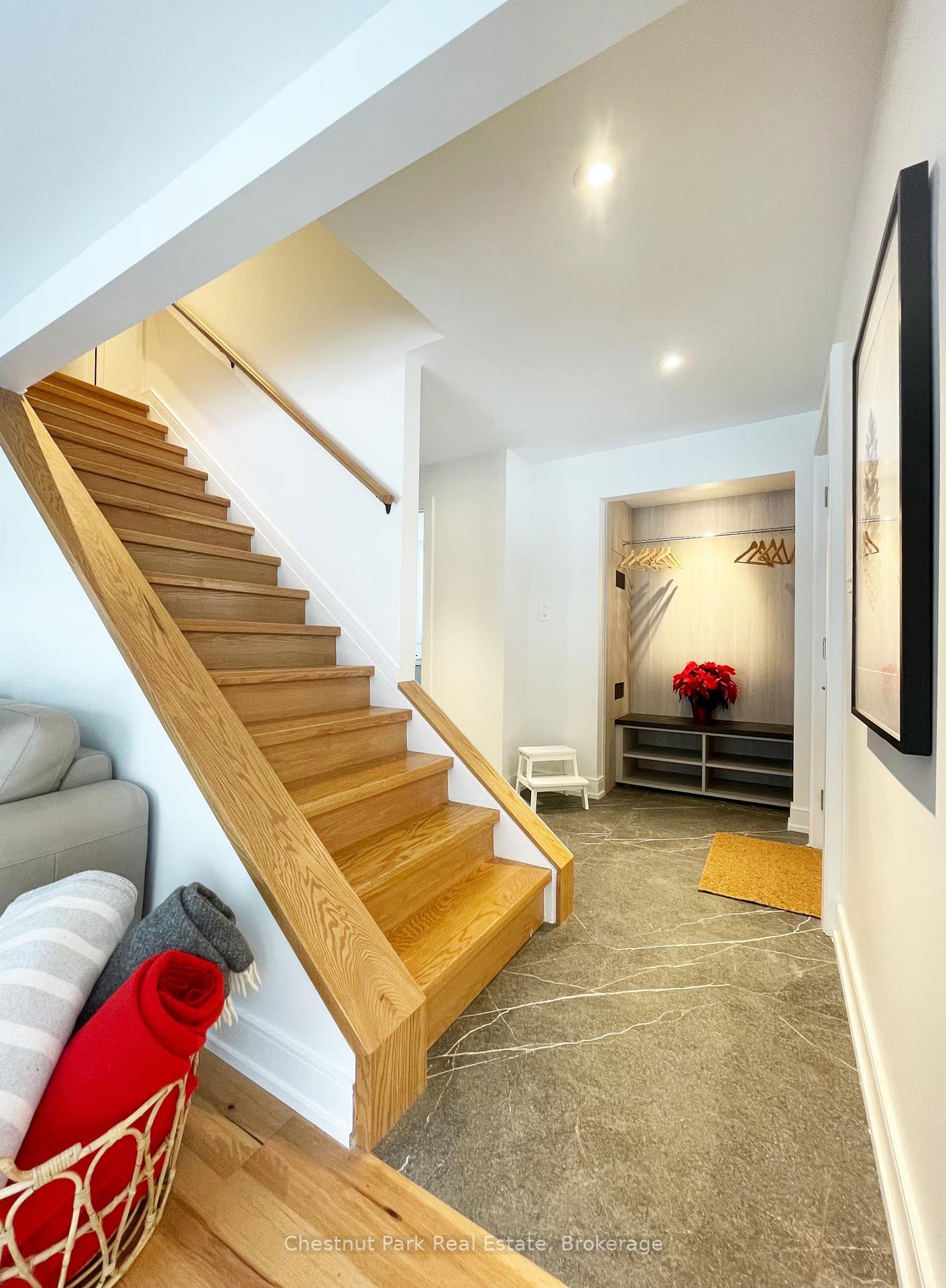Photo 6 of 1002 Chippawa Avenue, Gravenhurst, Muskoka (S) — HOMEH