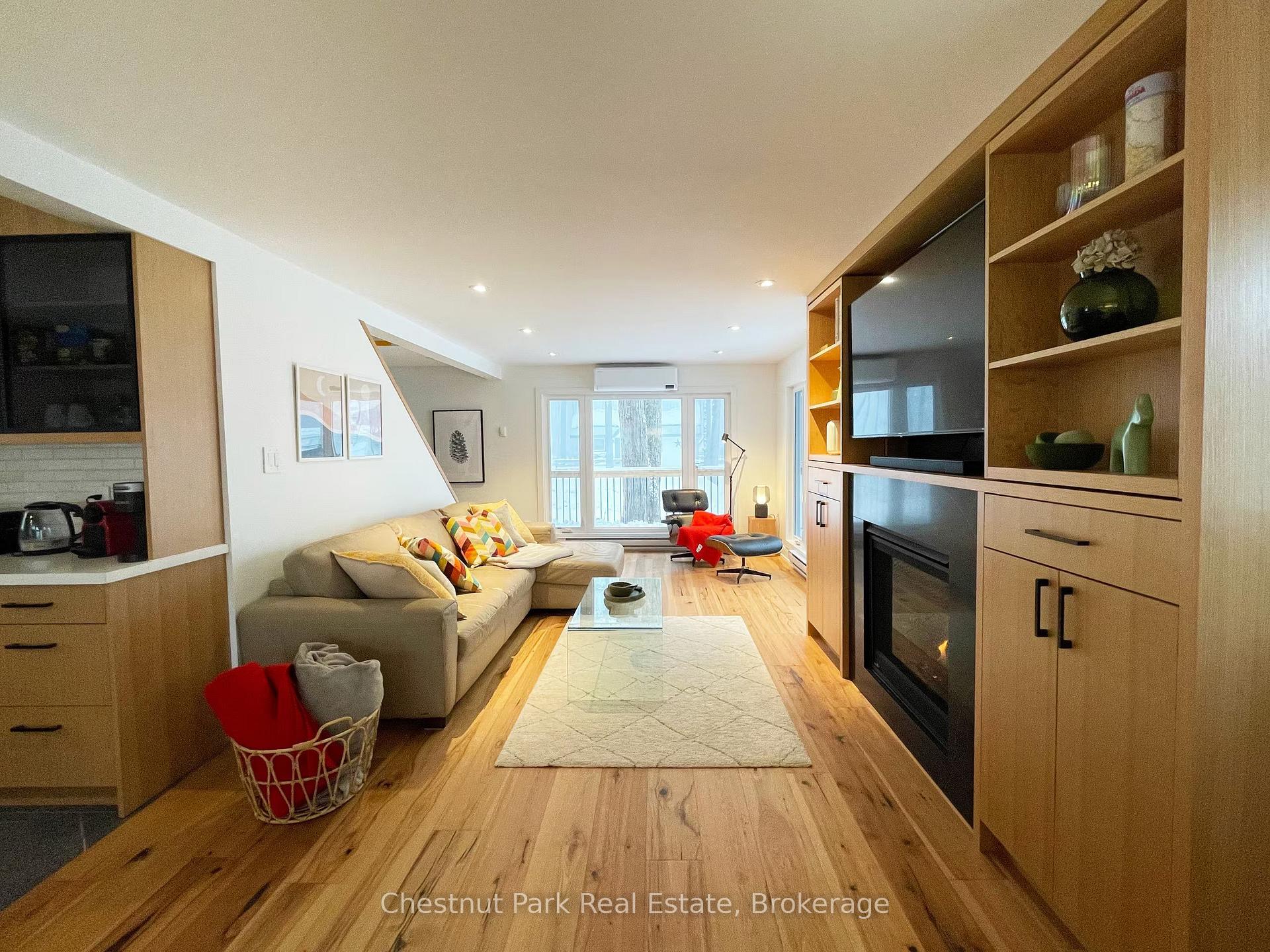 Photo 8 of 1002 Chippawa Avenue, Gravenhurst, Muskoka (S) — HOMEH