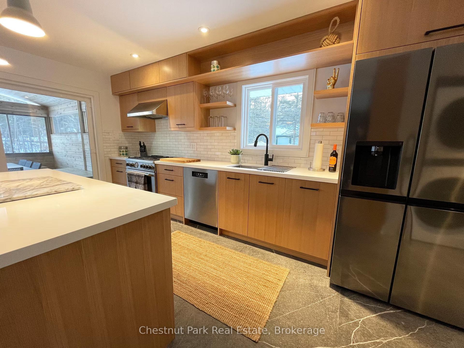 Photo 10 of 1002 Chippawa Avenue, Gravenhurst, Muskoka (S) — HOMEH