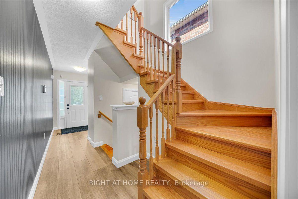 Photo 7 of 235 Weldon Road, Whitchurch-Stouffville, Stouffville — HOMEH