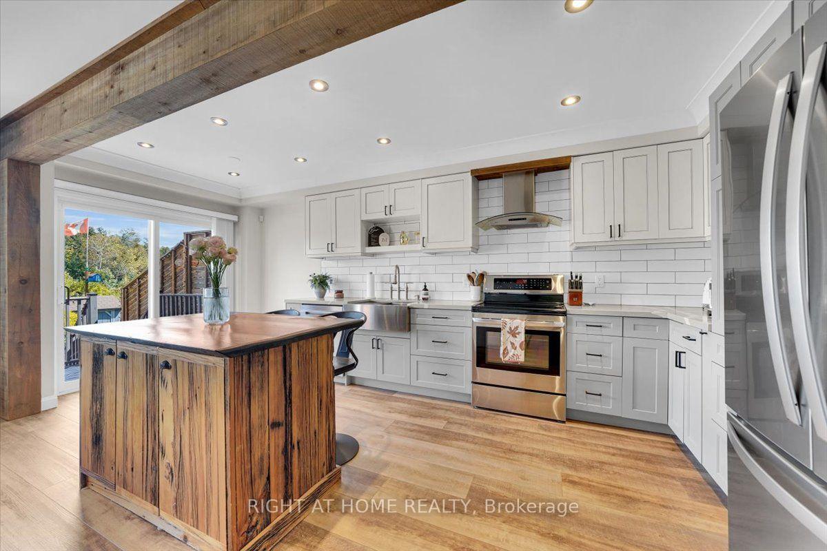 Photo 11 of 235 Weldon Road, Whitchurch-Stouffville, Stouffville — HOMEH
