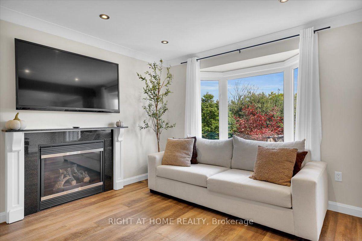 Photo 14 of 235 Weldon Road, Whitchurch-Stouffville, Stouffville — HOMEH