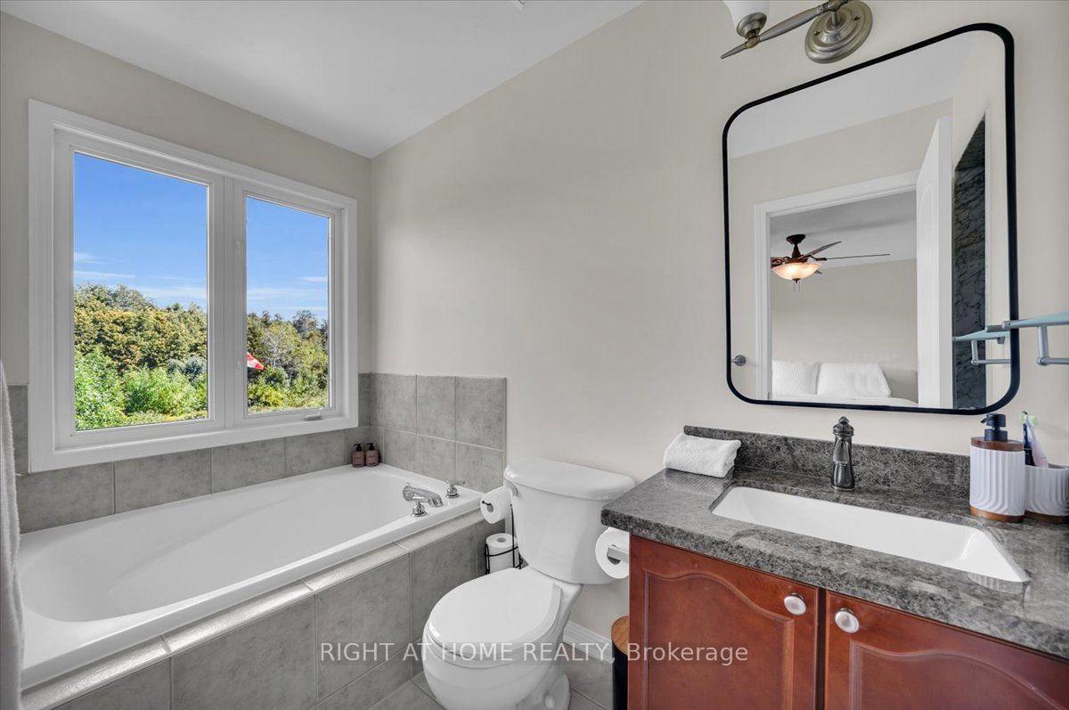 Photo 23 of 235 Weldon Road, Whitchurch-Stouffville, Stouffville — HOMEH