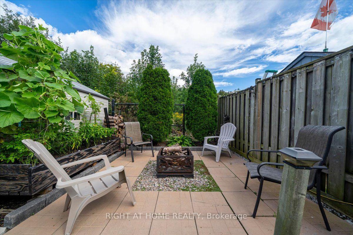 Photo 32 of 235 Weldon Road, Whitchurch-Stouffville, Stouffville — HOMEH