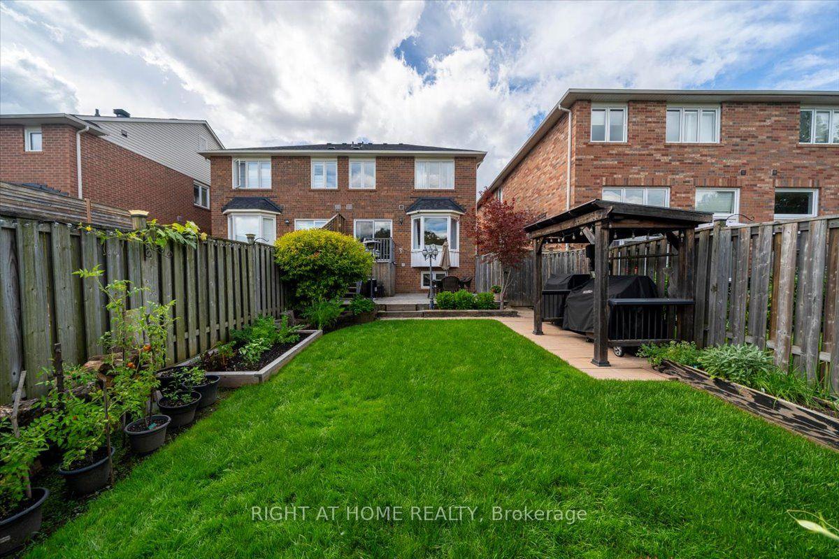 Photo 34 of 235 Weldon Road, Whitchurch-Stouffville, Stouffville — HOMEH