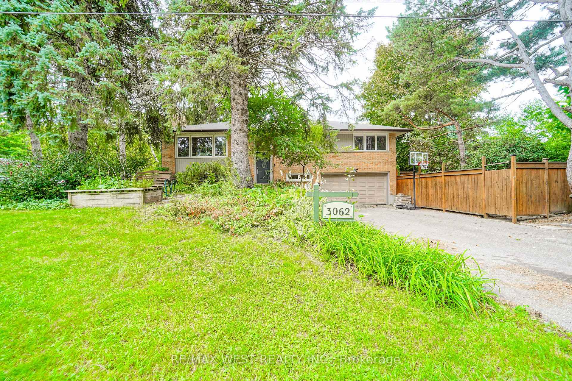 Photo 2 of 3062 O'hagan Drive, Mississauga, Erindale — HOMEH