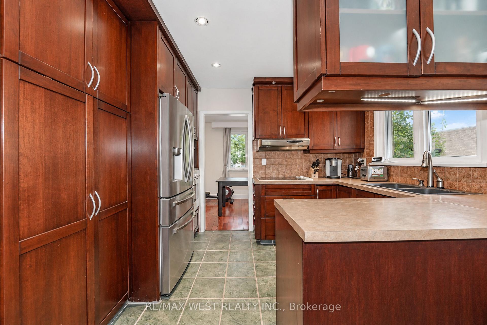 Photo 3 of 3062 O'hagan Drive, Mississauga, Erindale — HOMEH