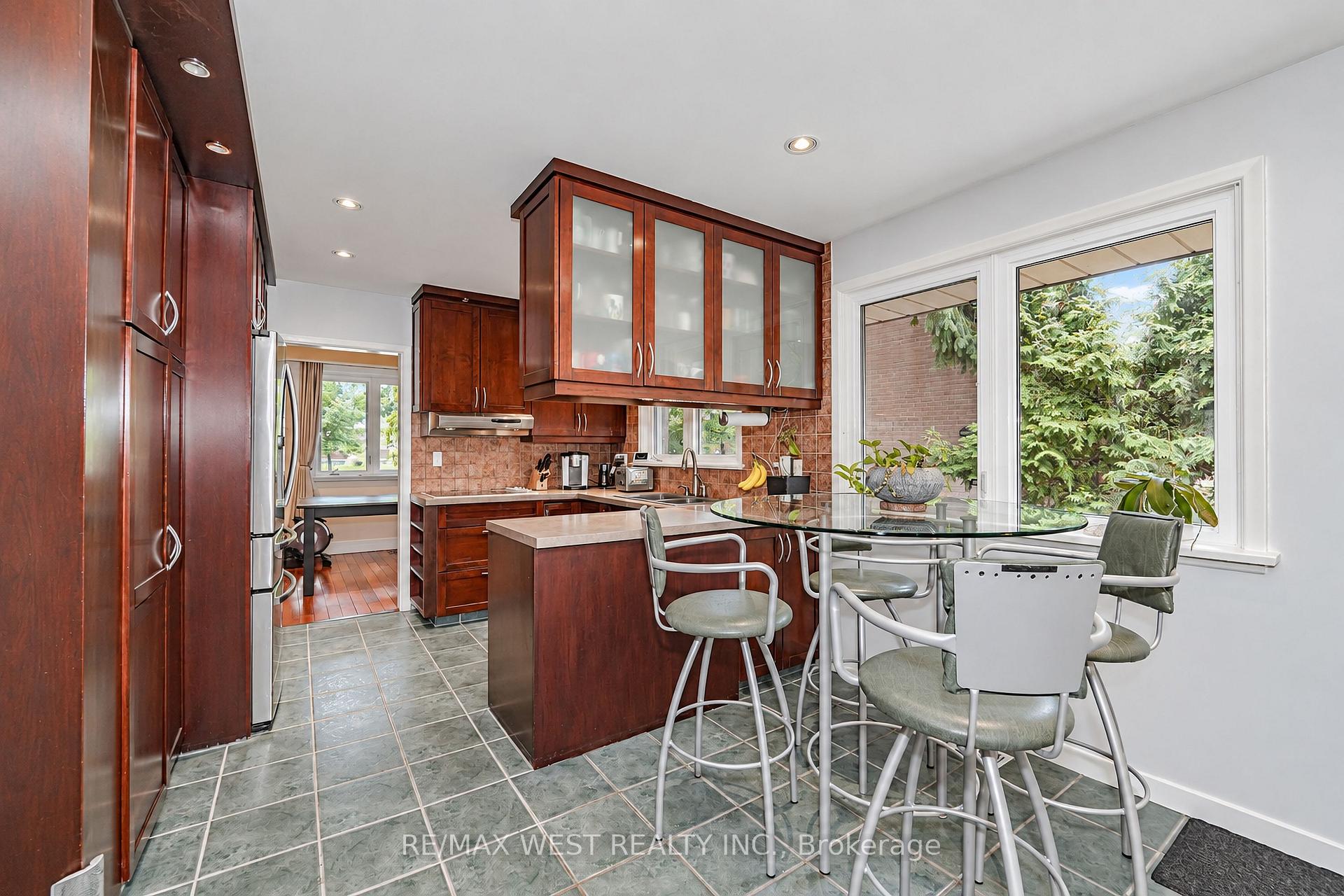 Photo 4 of 3062 O'hagan Drive, Mississauga, Erindale — HOMEH