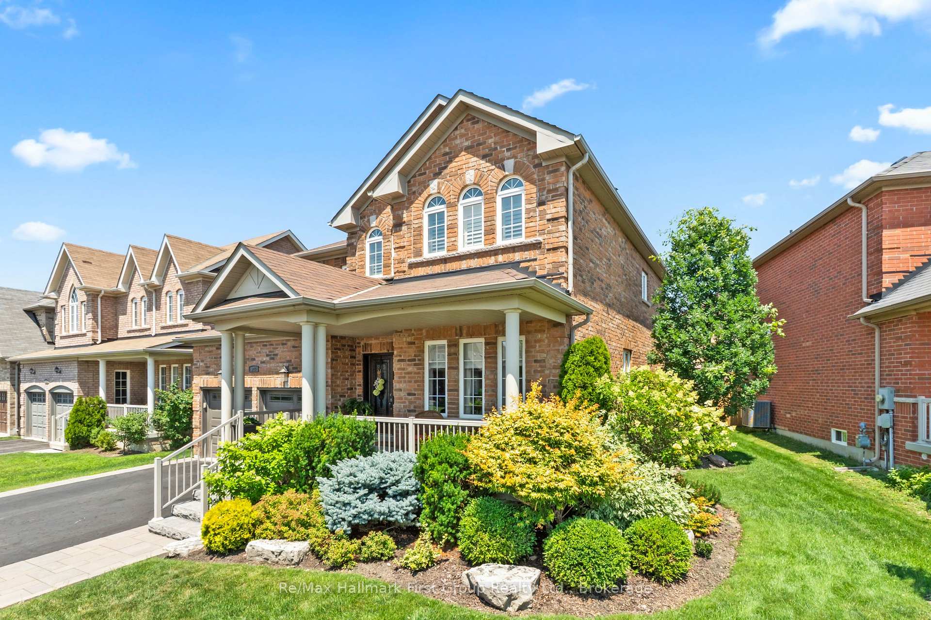 Photo 3 of 928 Black Cherry Drive, Oshawa, Taunton — HOMEH