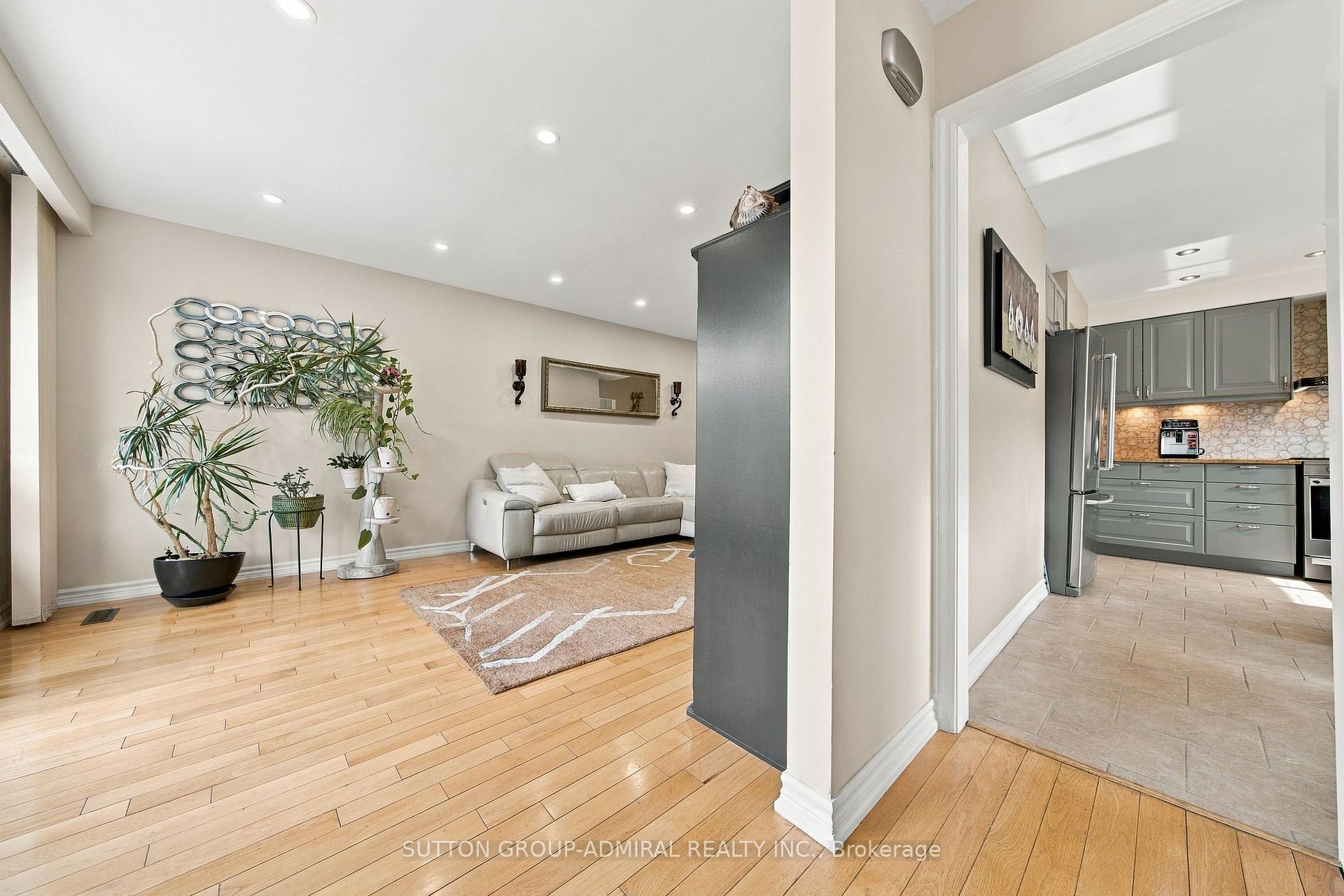 Photo 10 of 1871 Silverberry Crescent, Mississauga, Clarkson — HOMEH