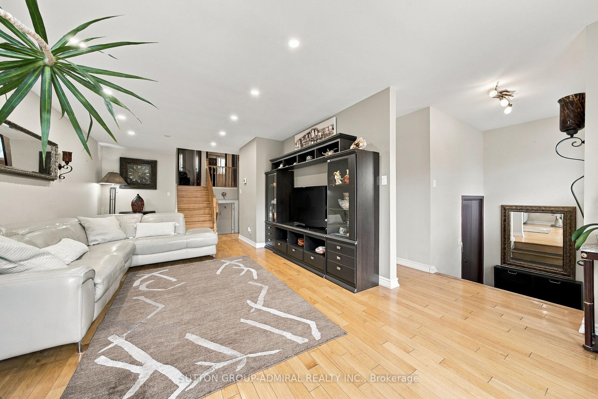 Photo 13 of 1871 Silverberry Crescent, Mississauga, Clarkson — HOMEH
