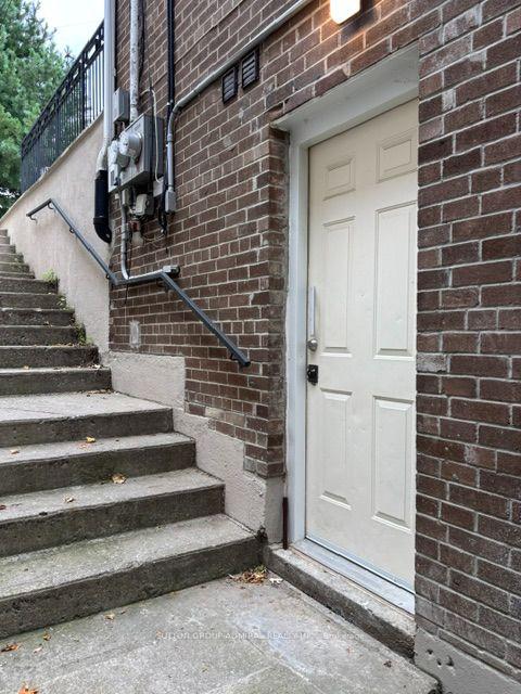 Photo 2 of Unit 2, 28 Purdon Drive, North York, Bathurst Manor — HOMEH