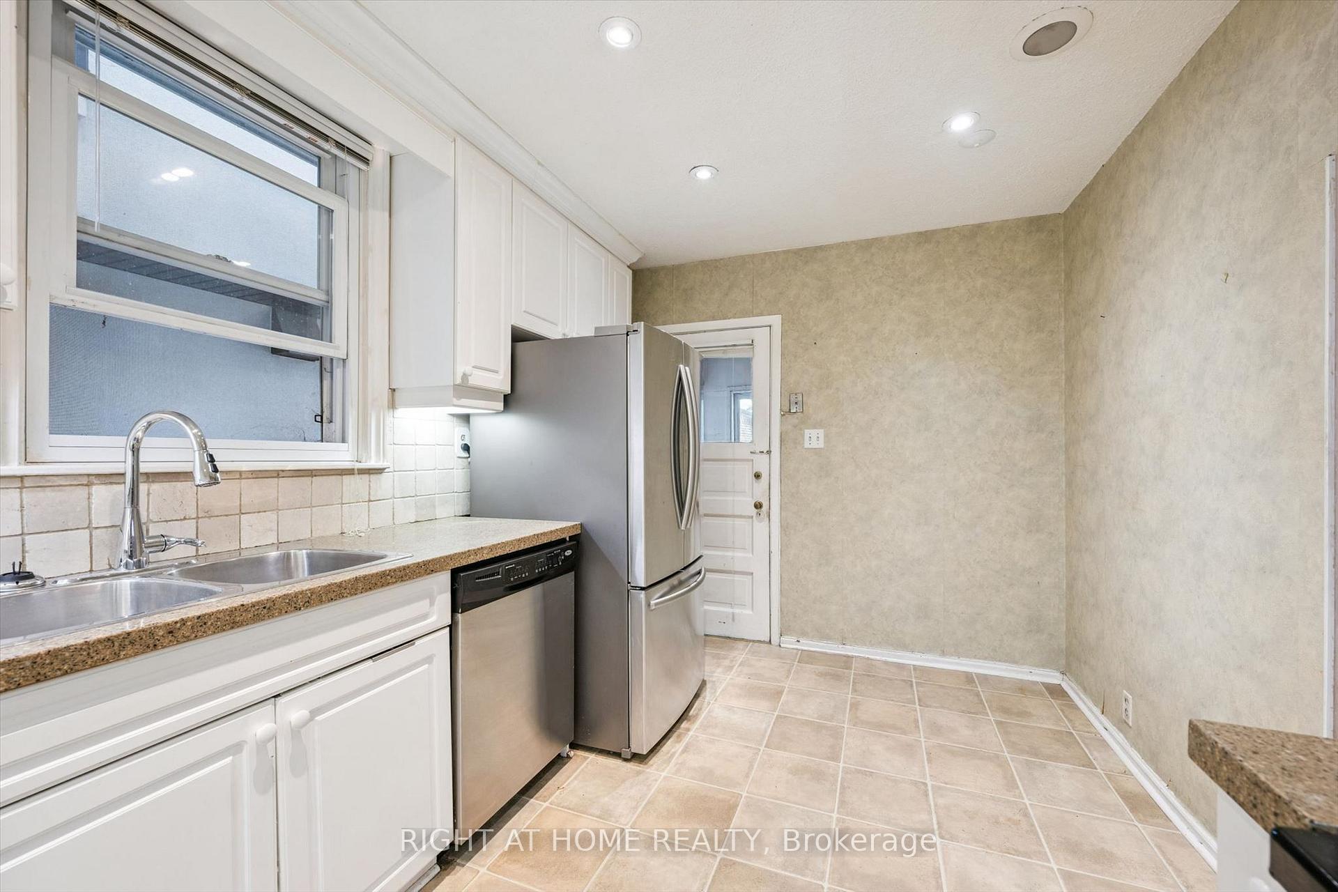 Photo 14 of 4 Jean Street, Toronto, Rosedale-Moore Park — HOMEH