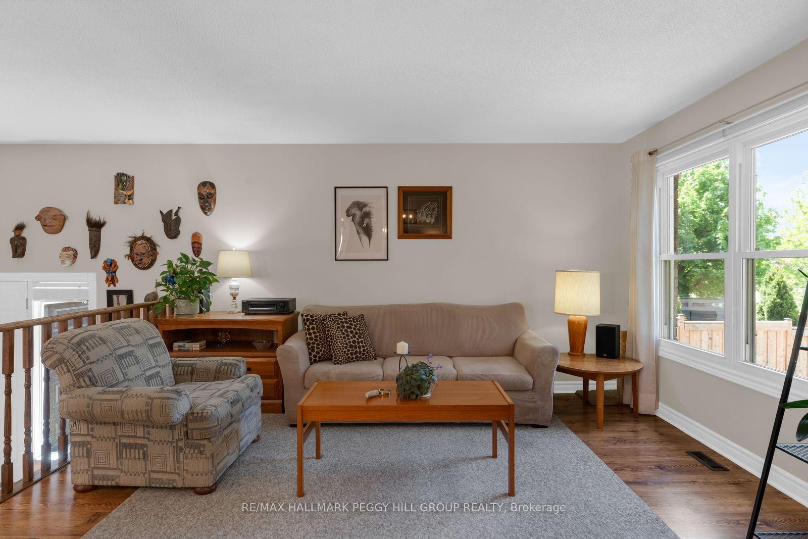 Photo 3 of 5 Barwick Drive, Barrie, West Bayfield — HOMEH