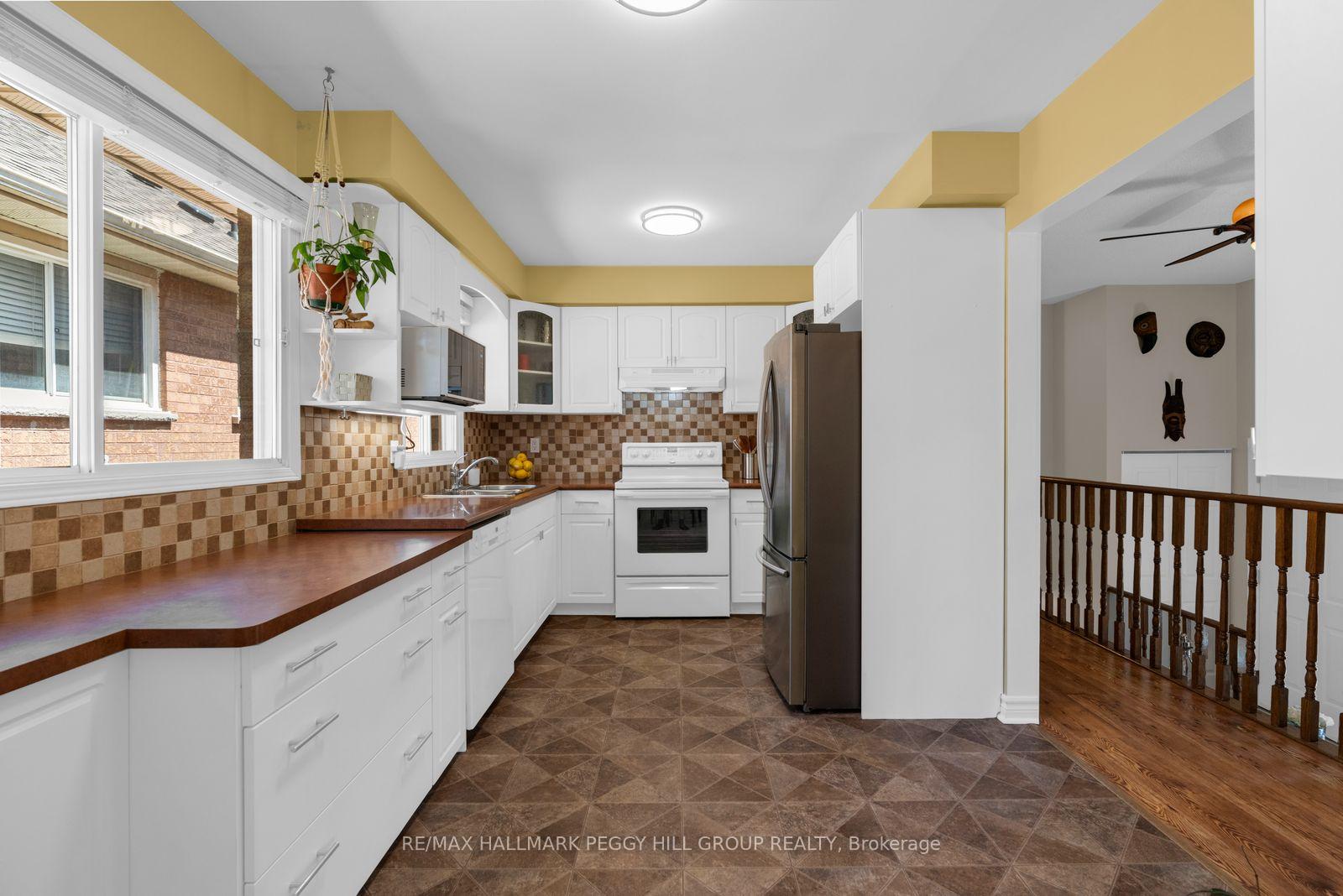Photo 5 of 5 Barwick Drive, Barrie, West Bayfield — HOMEH