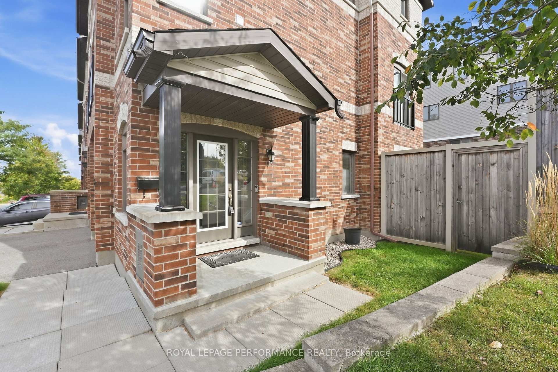 Photo 3 of 275 Eric Czapnik Way, Ottawa, Bilberry Creek/Queenswood Heights — HOMEH