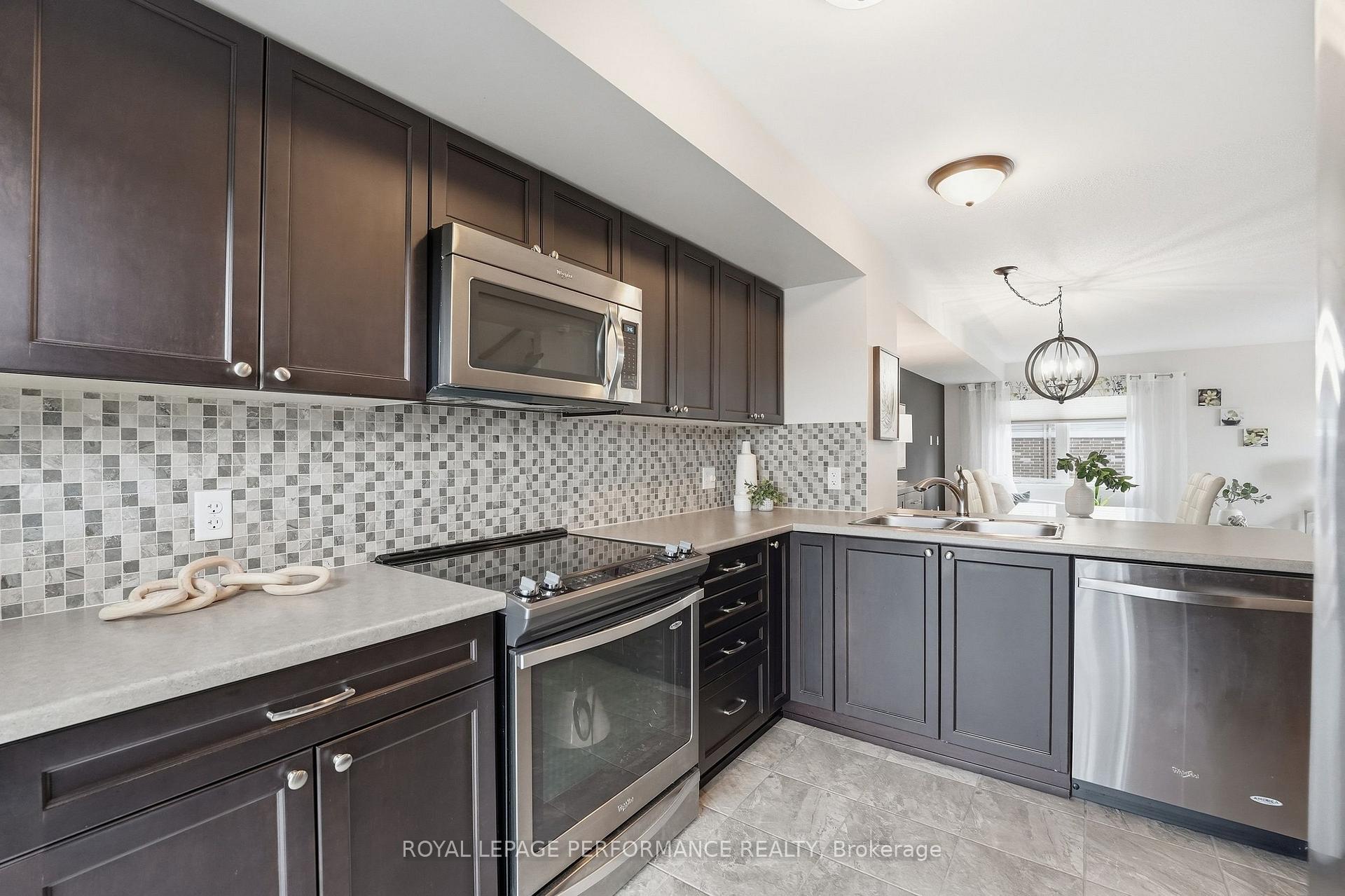 Photo 41 of 275 Eric Czapnik Way, Ottawa, Bilberry Creek/Queenswood Heights — HOMEH