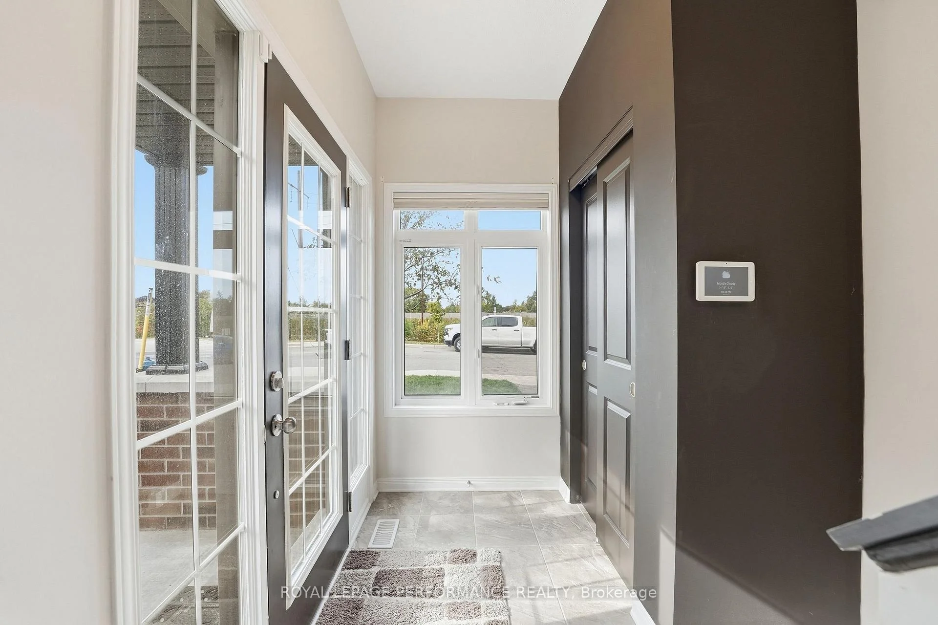 Photo 10 of 275 Eric Czapnik Way, Ottawa, Bilberry Creek/Queenswood Heights — HOMEH