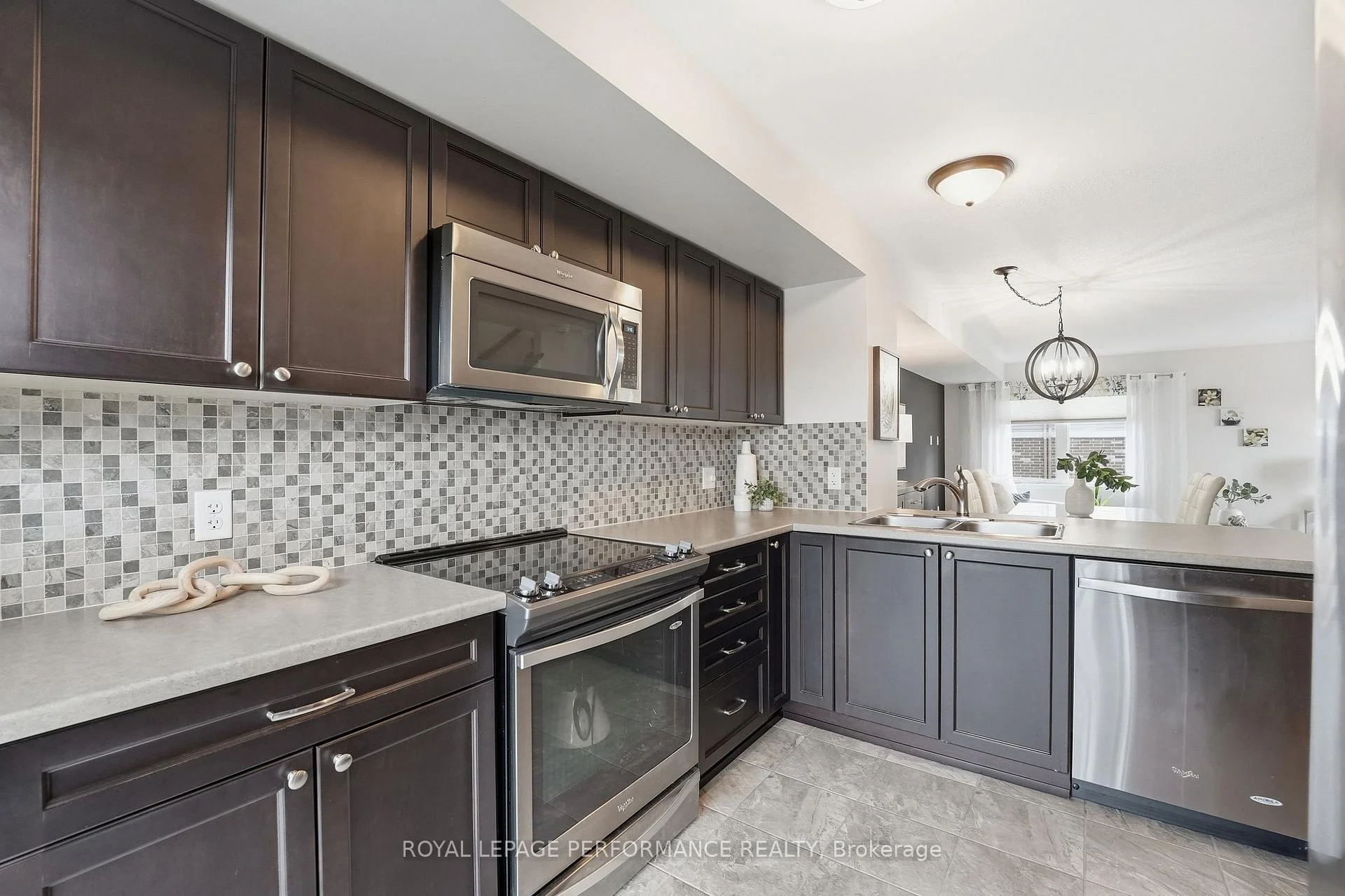 Photo 30 of 275 Eric Czapnik Way, Ottawa, Bilberry Creek/Queenswood Heights — HOMEH