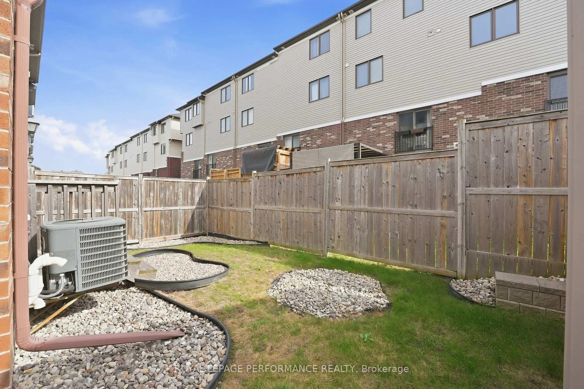 Photo 68 of 275 Eric Czapnik Way, Ottawa, Bilberry Creek/Queenswood Heights — HOMEH