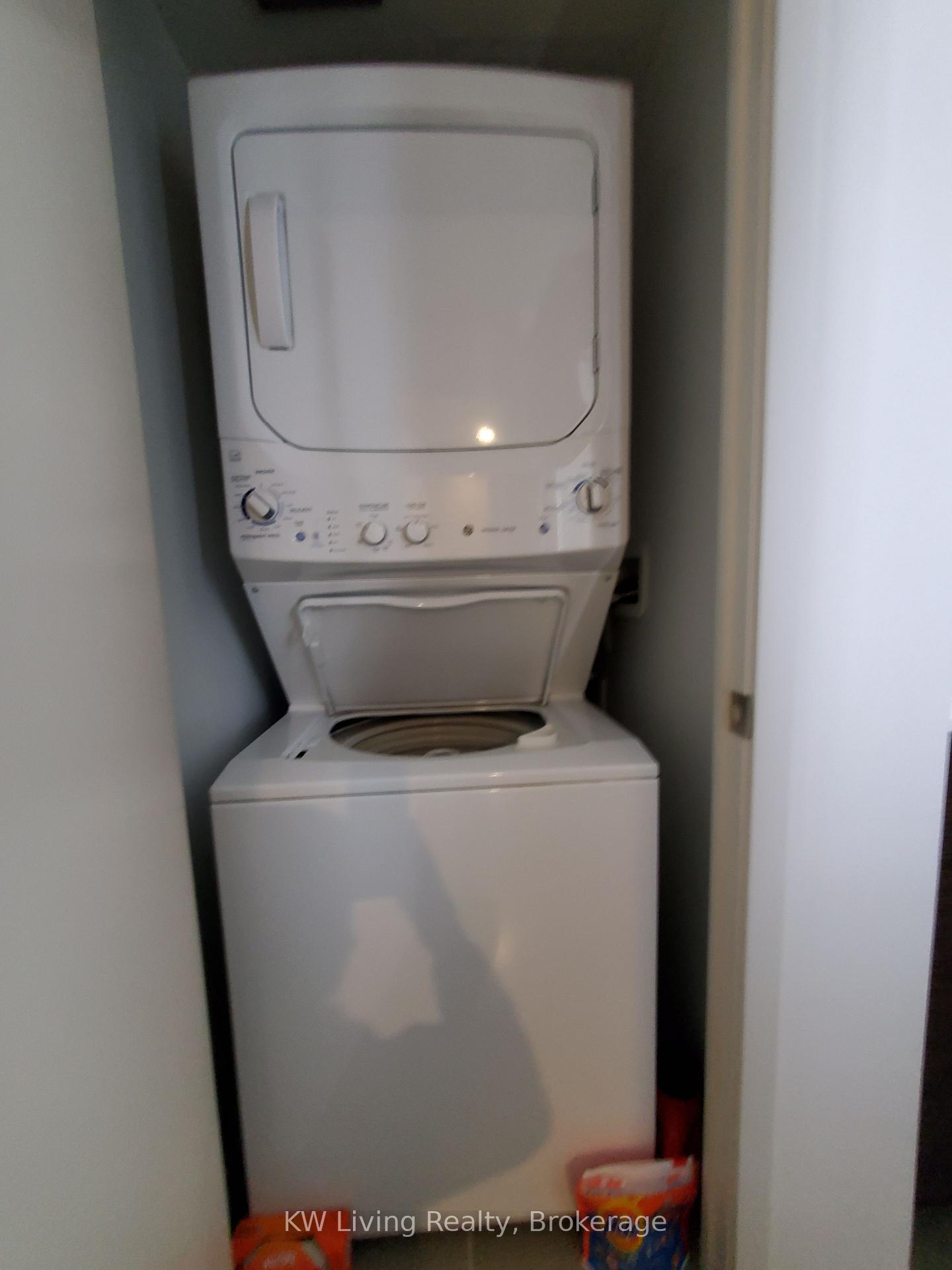 Photo 14 of Unit 1701, 75 St Nicholas Street, Toronto, Bay Street Corridor — HOMEH