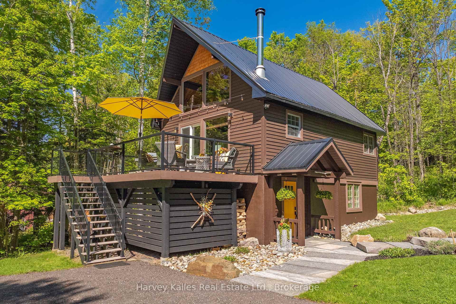 Front of 157 Chalet Crescent