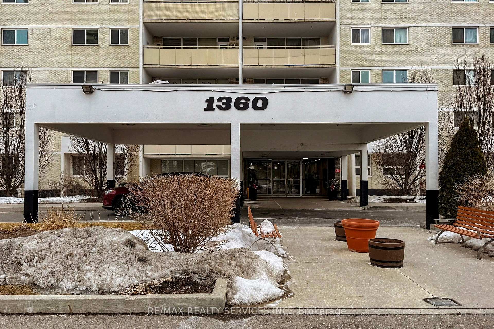 Front of Unit 204, 1360 York Mills Road