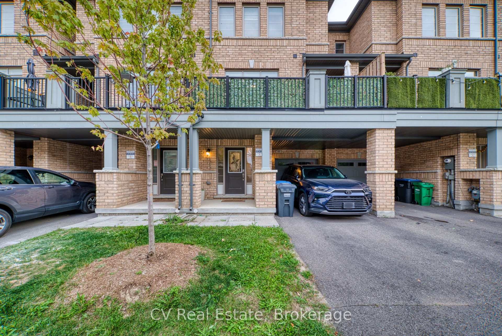 Photo 5 of 99 Fruitvale Circle, Brampton, Northwest Brampton — HOMEH