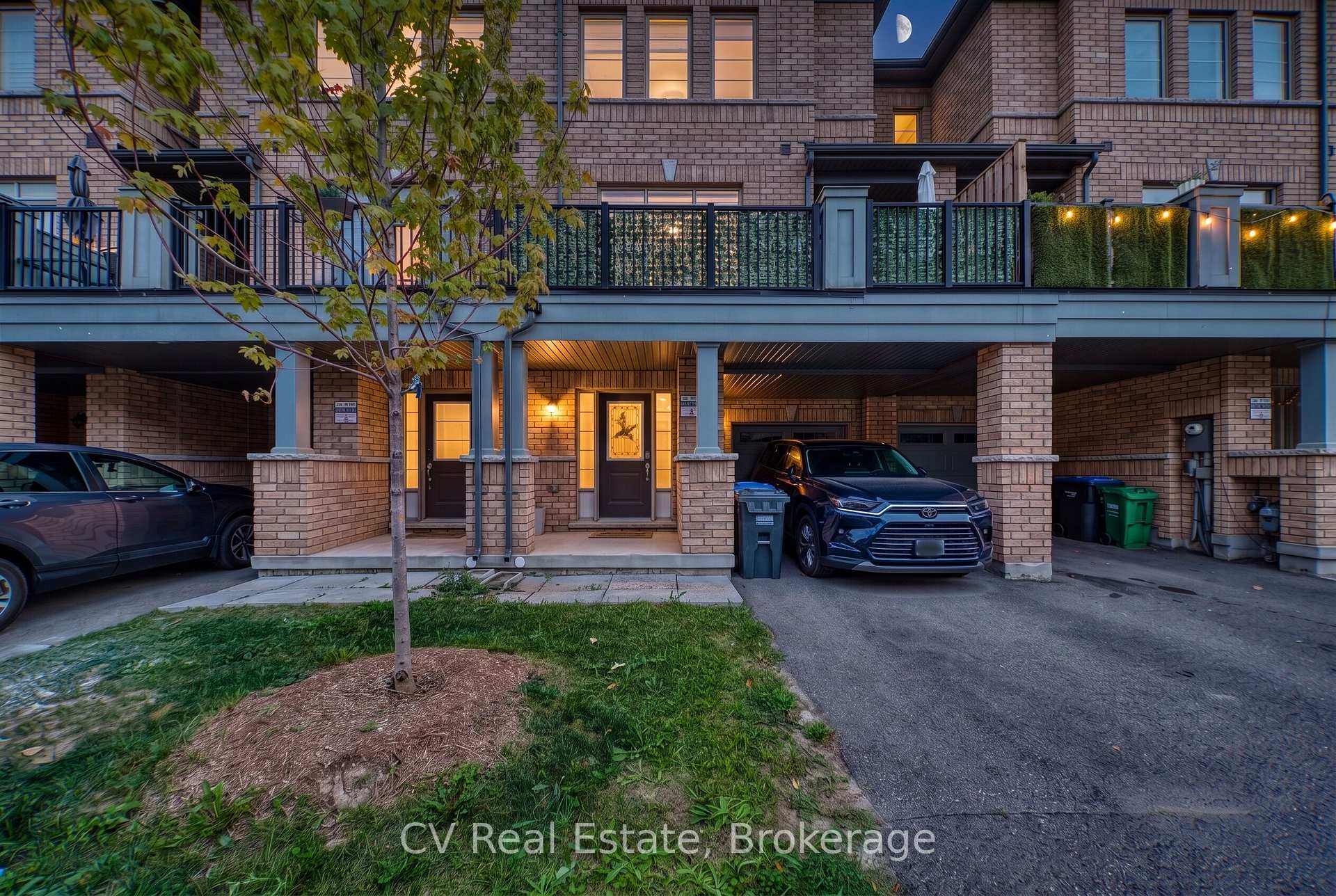 Photo 6 of 99 Fruitvale Circle, Brampton, Northwest Brampton — HOMEH