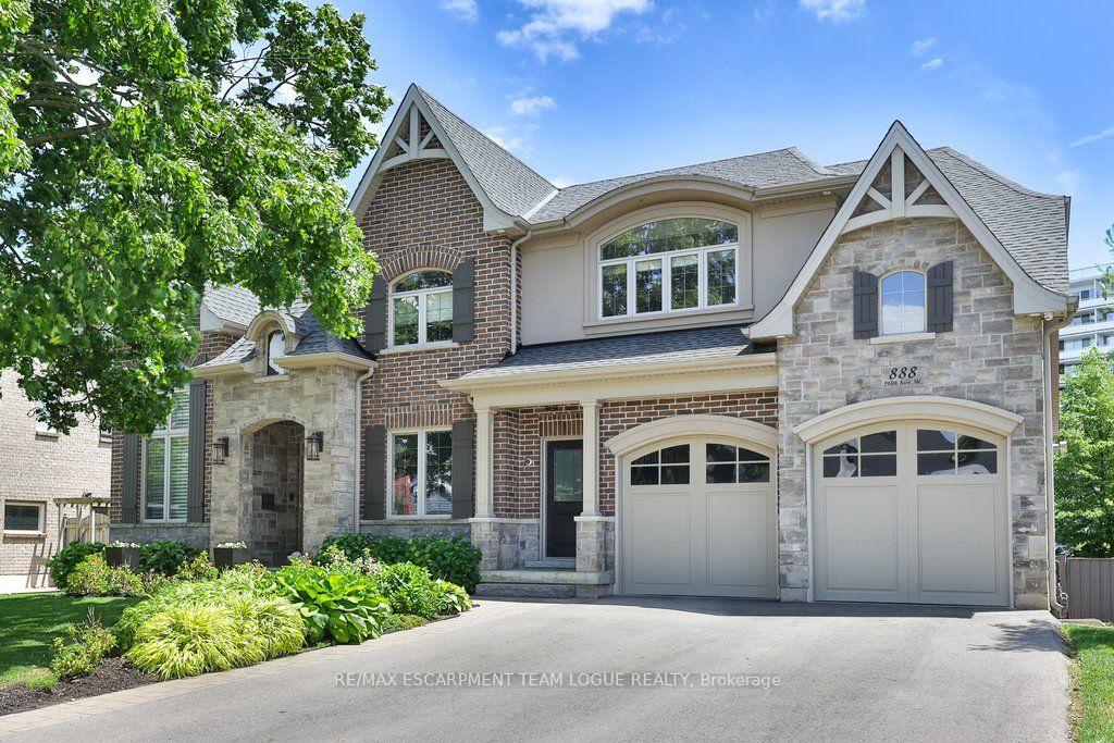 Photo of 888 Park Avenue W