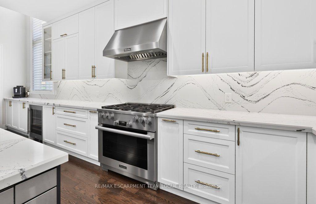 Photo 12 of 888 Park Avenue W, Burlington, Bayview — HOMEH