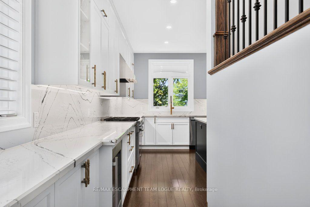 Photo 13 of 888 Park Avenue W, Burlington, Bayview — HOMEH