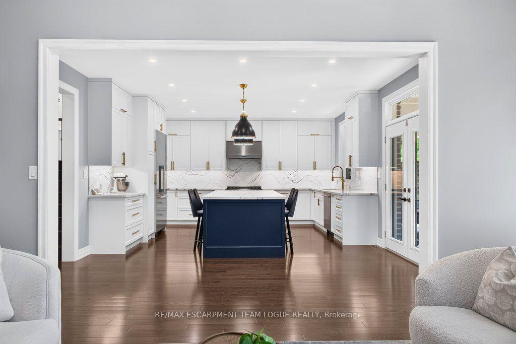 Photo 14 of 888 Park Avenue W, Burlington, Bayview — HOMEH