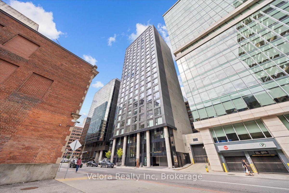 Front of Unit 1407, 161 Laurier Avenue W