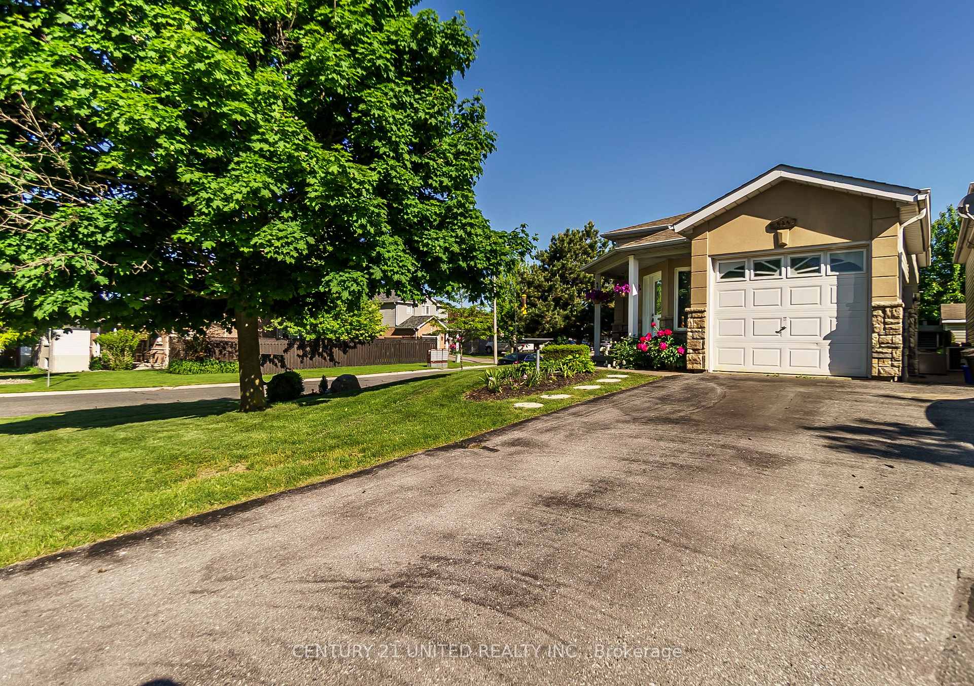 Photo 2 of 626 Trailview Drive, Peterborough, Ashburnham Ward 4 — HOMEH