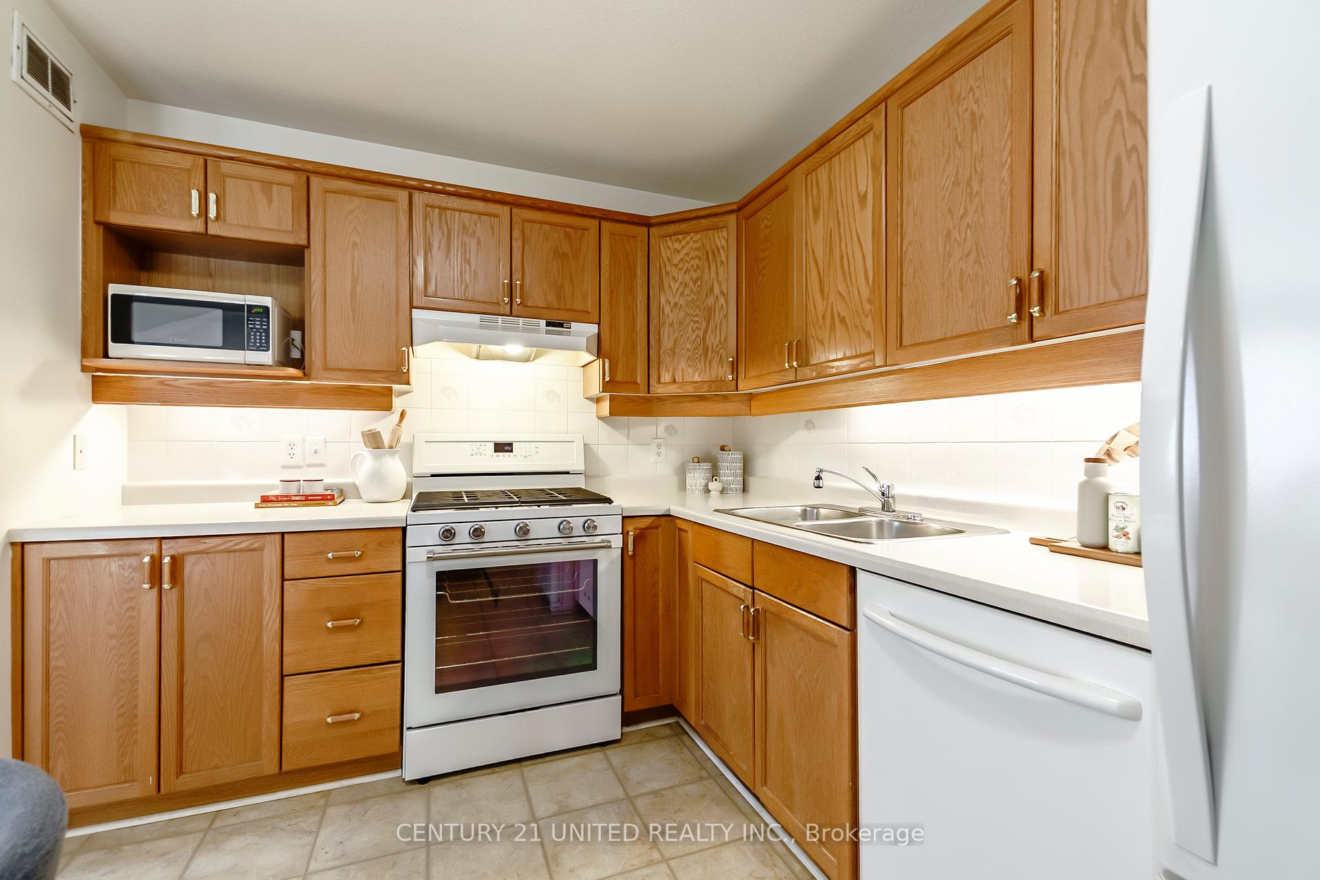 Photo 17 of 626 Trailview Drive, Peterborough, Ashburnham Ward 4 — HOMEH