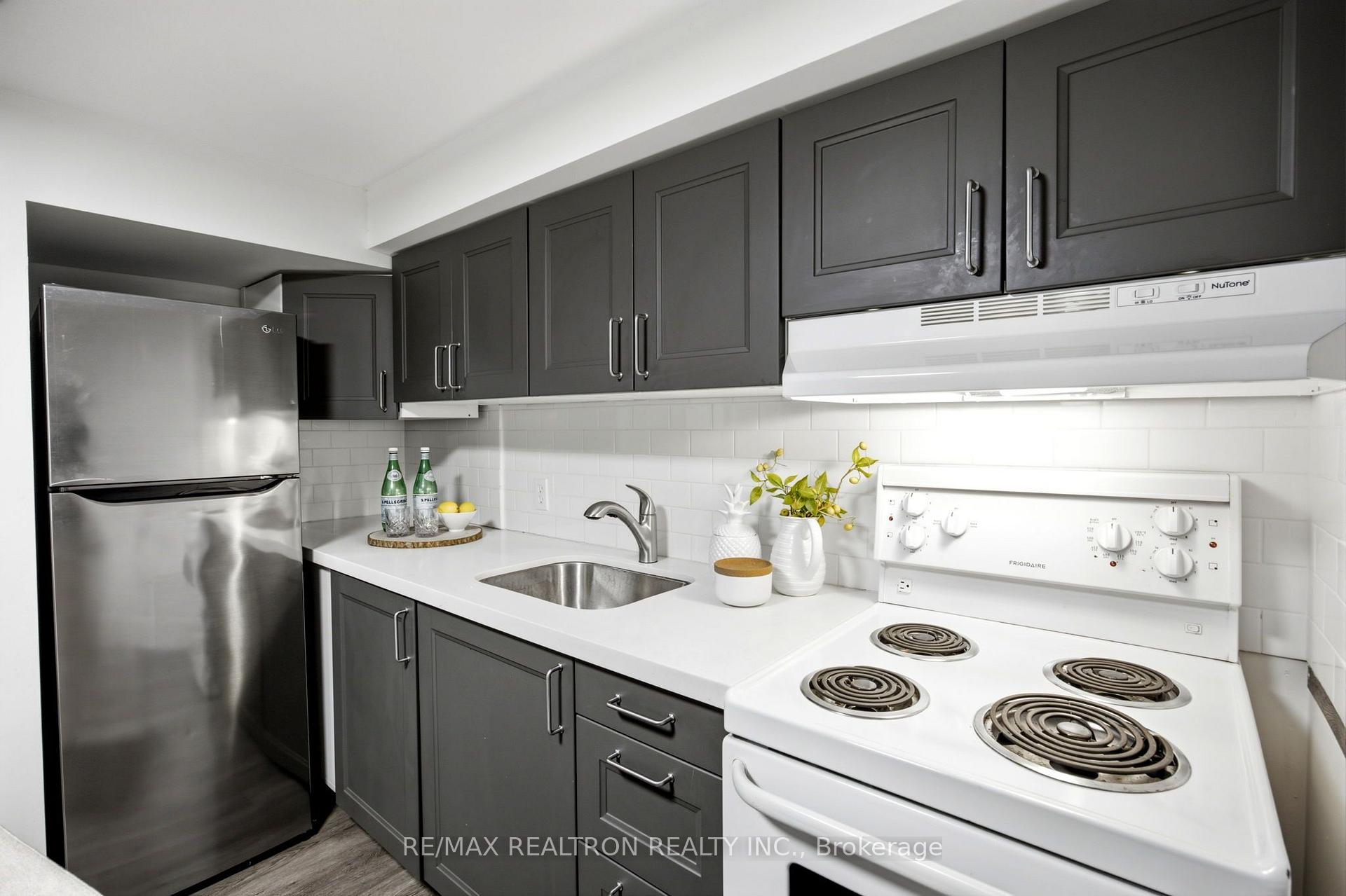 Photo 39 of 119 Reiner Road, North York, Clanton Park — HOMEH