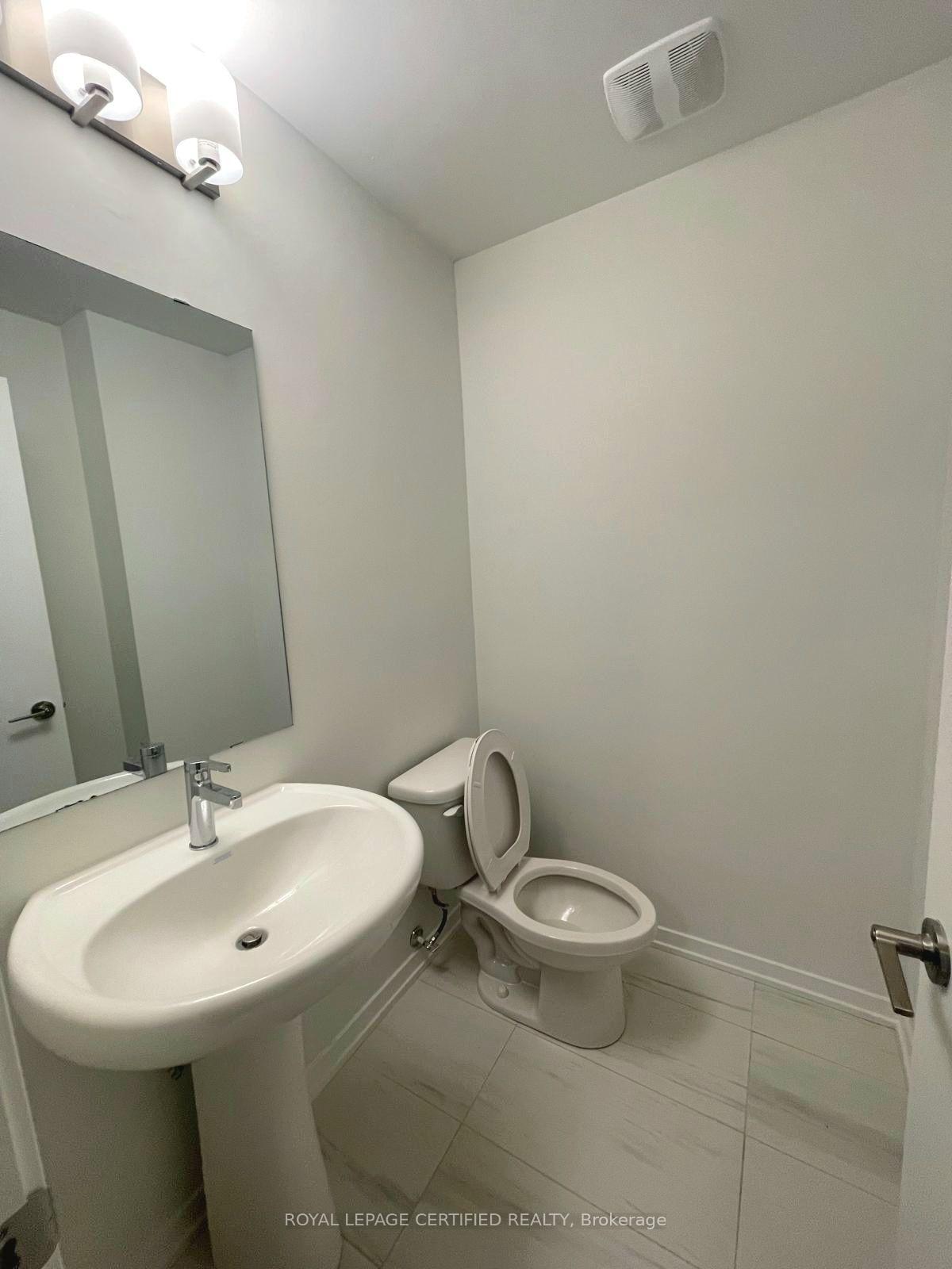 Photo 5 of Unit 176, 151 Honeycrisp Crescent, Vaughan, Vaughan Corporate Centre — HOMEH