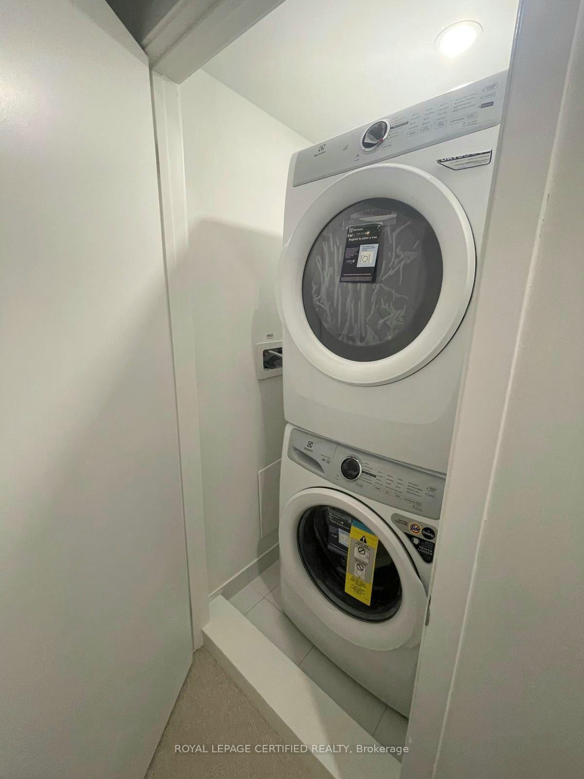 Photo 8 of Unit 176, 151 Honeycrisp Crescent, Vaughan, Vaughan Corporate Centre — HOMEH