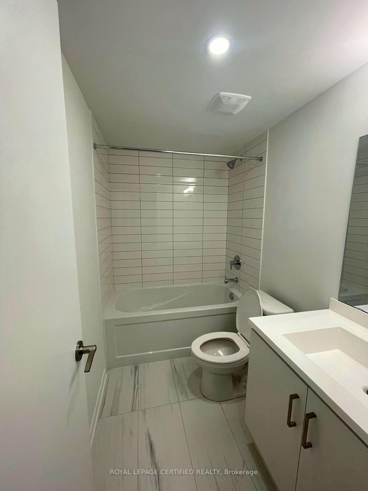 Photo 9 of Unit 176, 151 Honeycrisp Crescent, Vaughan, Vaughan Corporate Centre — HOMEH