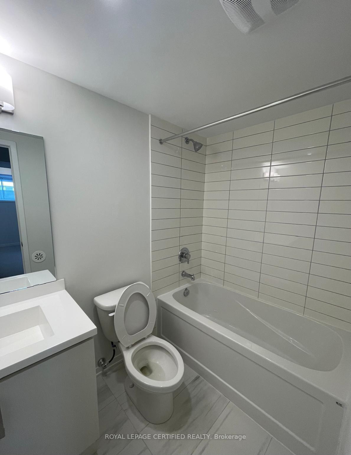Photo 15 of Unit 176, 151 Honeycrisp Crescent, Vaughan, Vaughan Corporate Centre — HOMEH