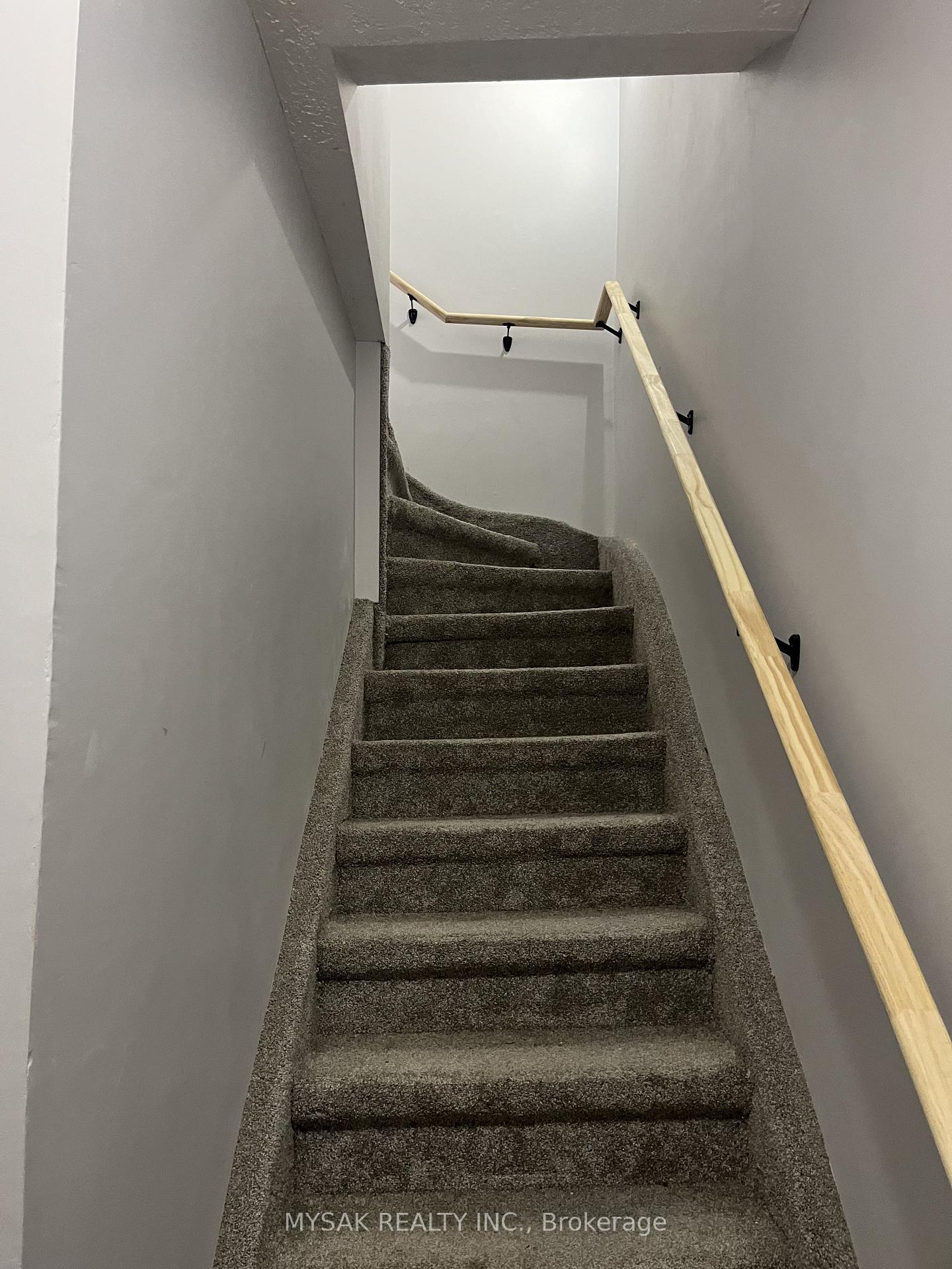 Photo 2 of 12-14 Victor Street S, London, South S — HOMEH