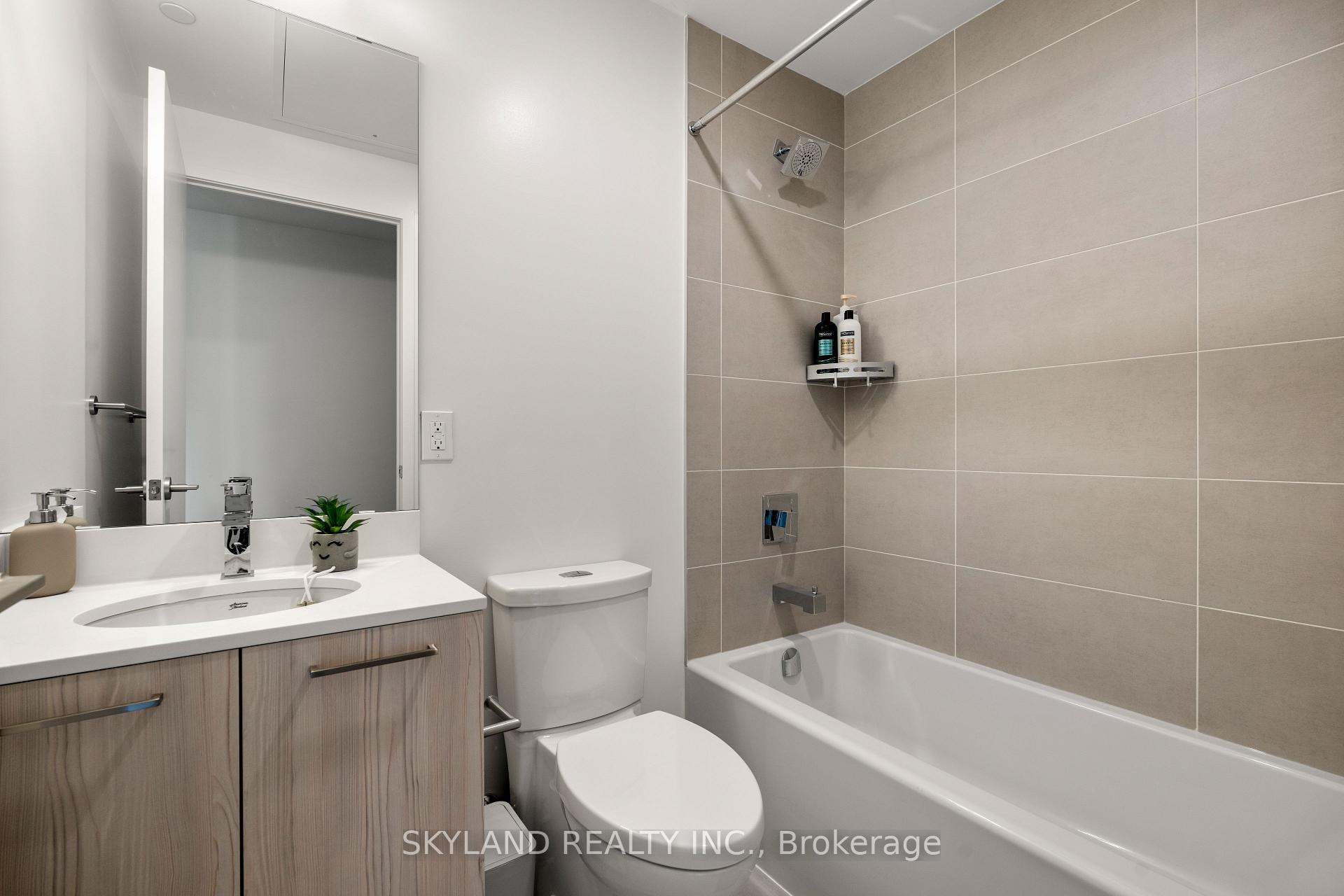 Photo 8 of Unit 2505, 65 Mutual Street, Toronto, Church-Yonge Corridor — HOMEH