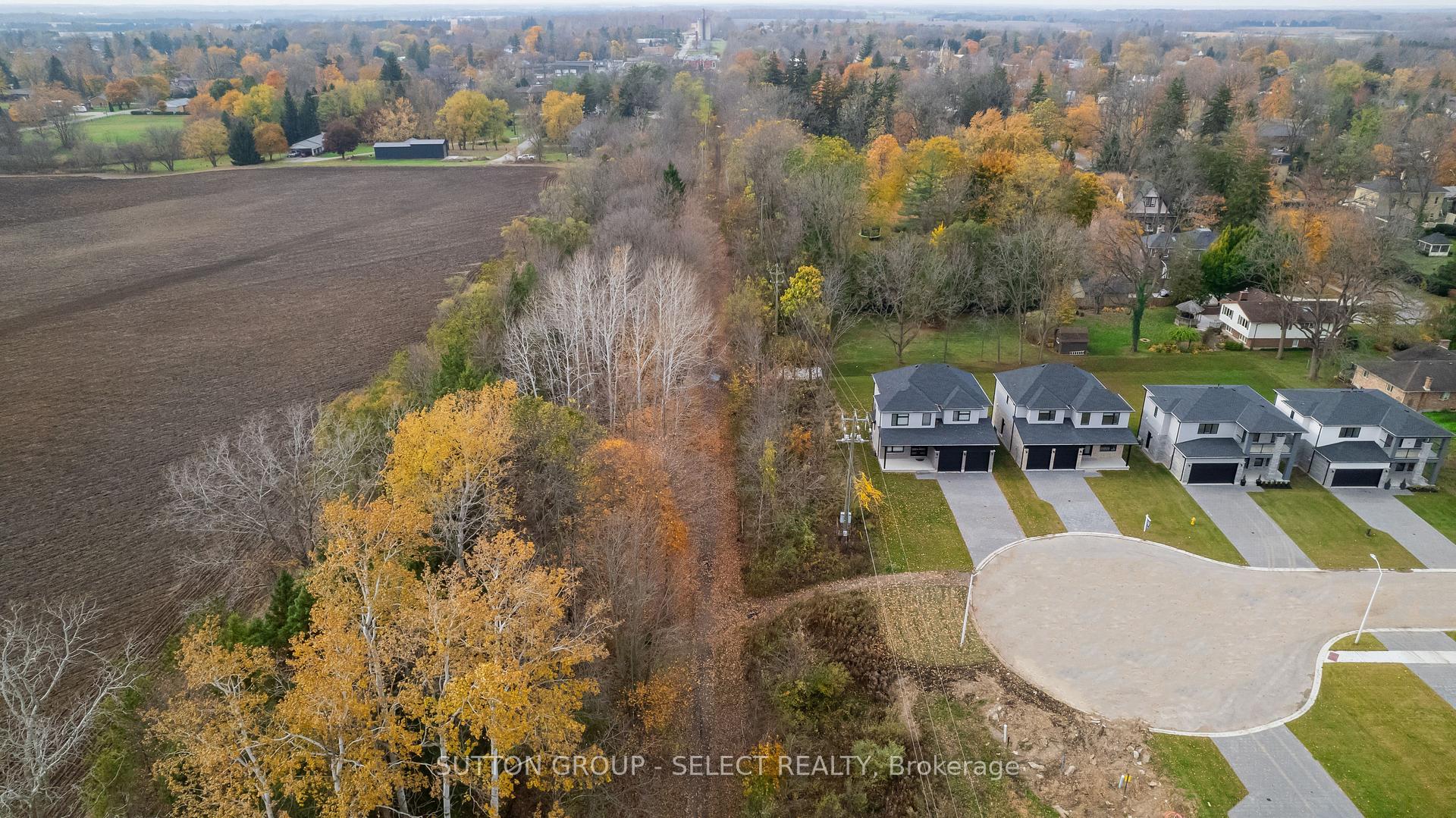 Photo 5 of 200 Eagle Street, North Middlesex, Parkhill — HOMEH