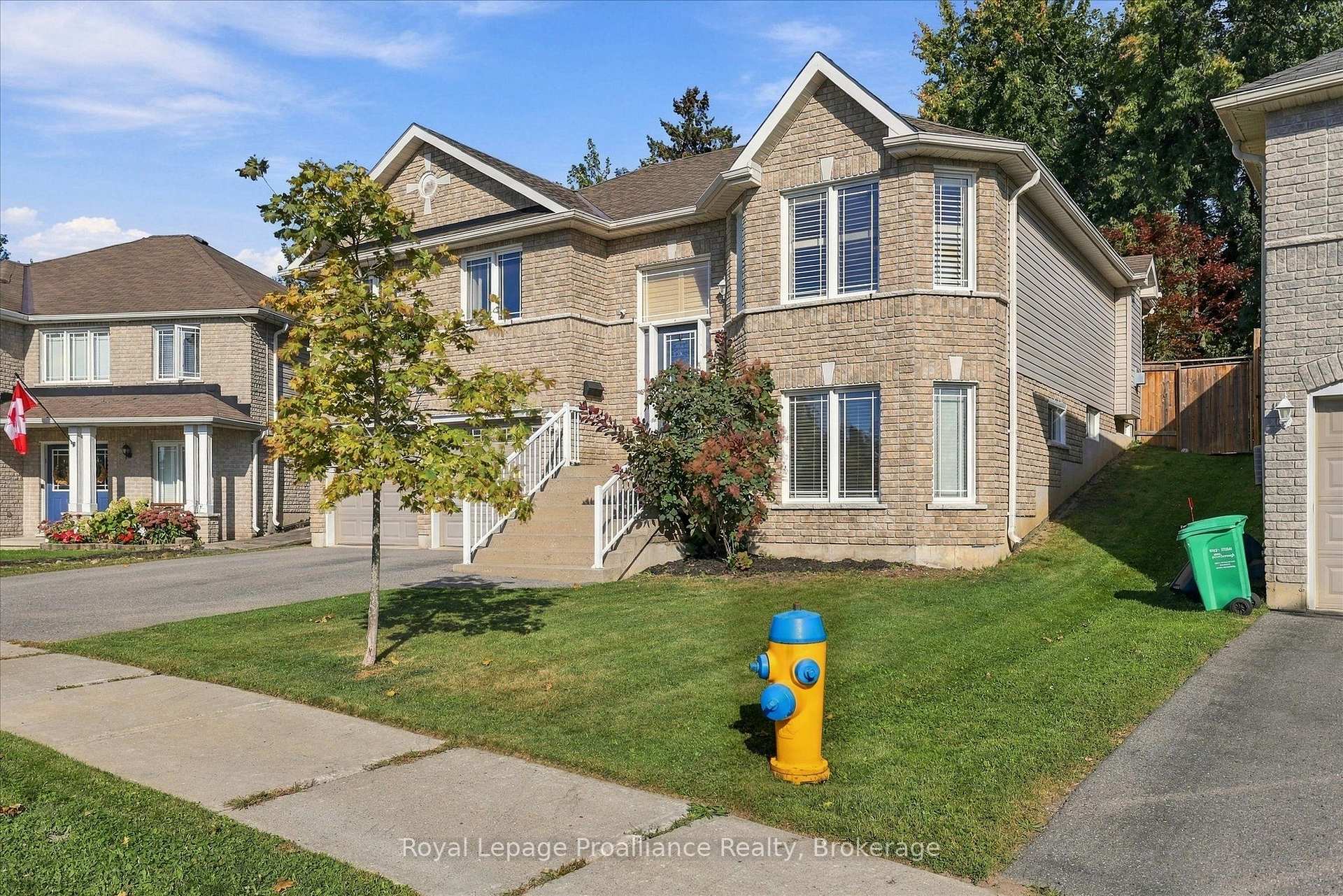 Photo 2 of 82 Parcells Crescent, Peterborough, Otonabee Ward 1 — HOMEH