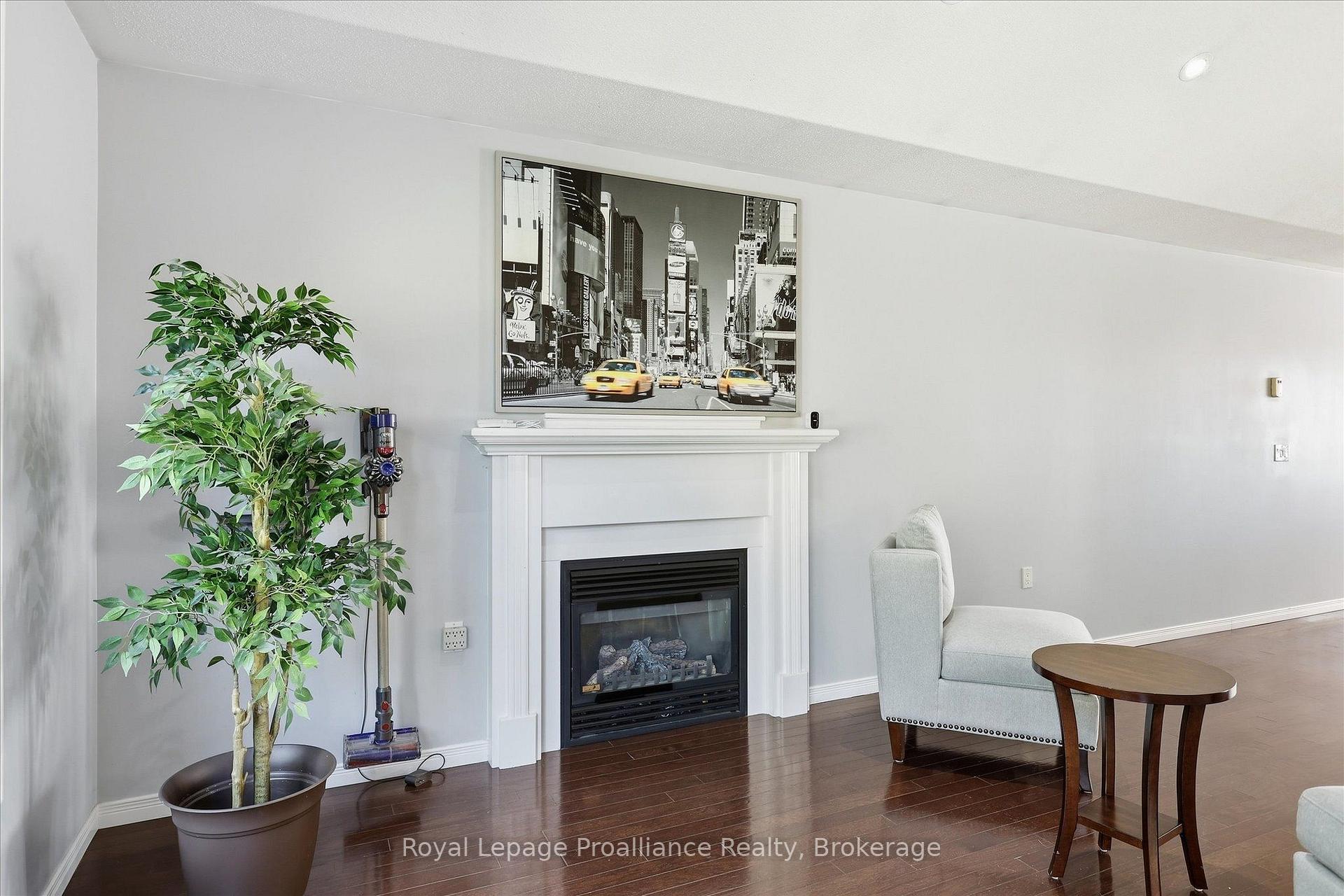 Photo 11 of 82 Parcells Crescent, Peterborough, Otonabee Ward 1 — HOMEH