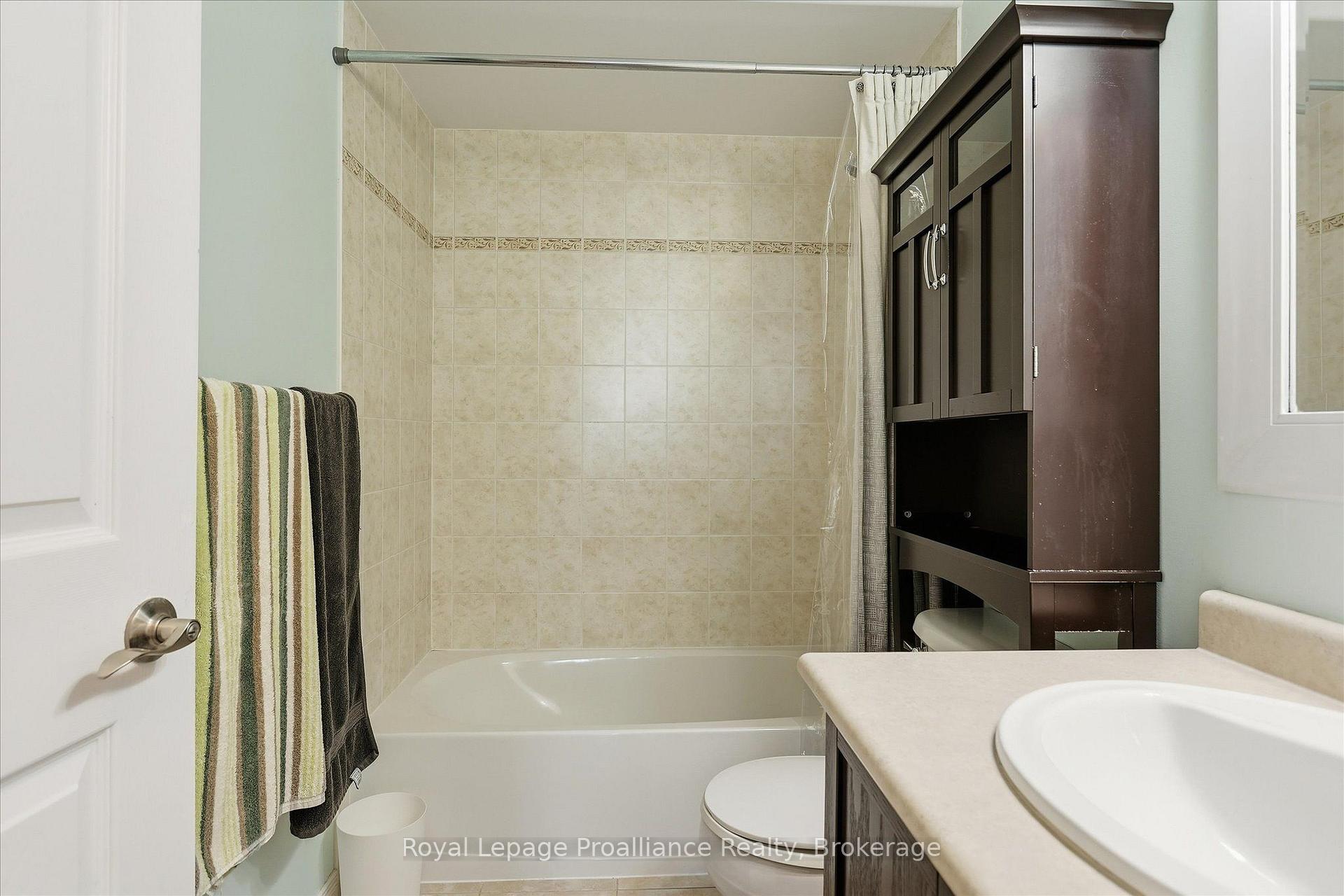 Photo 29 of 82 Parcells Crescent, Peterborough, Otonabee Ward 1 — HOMEH