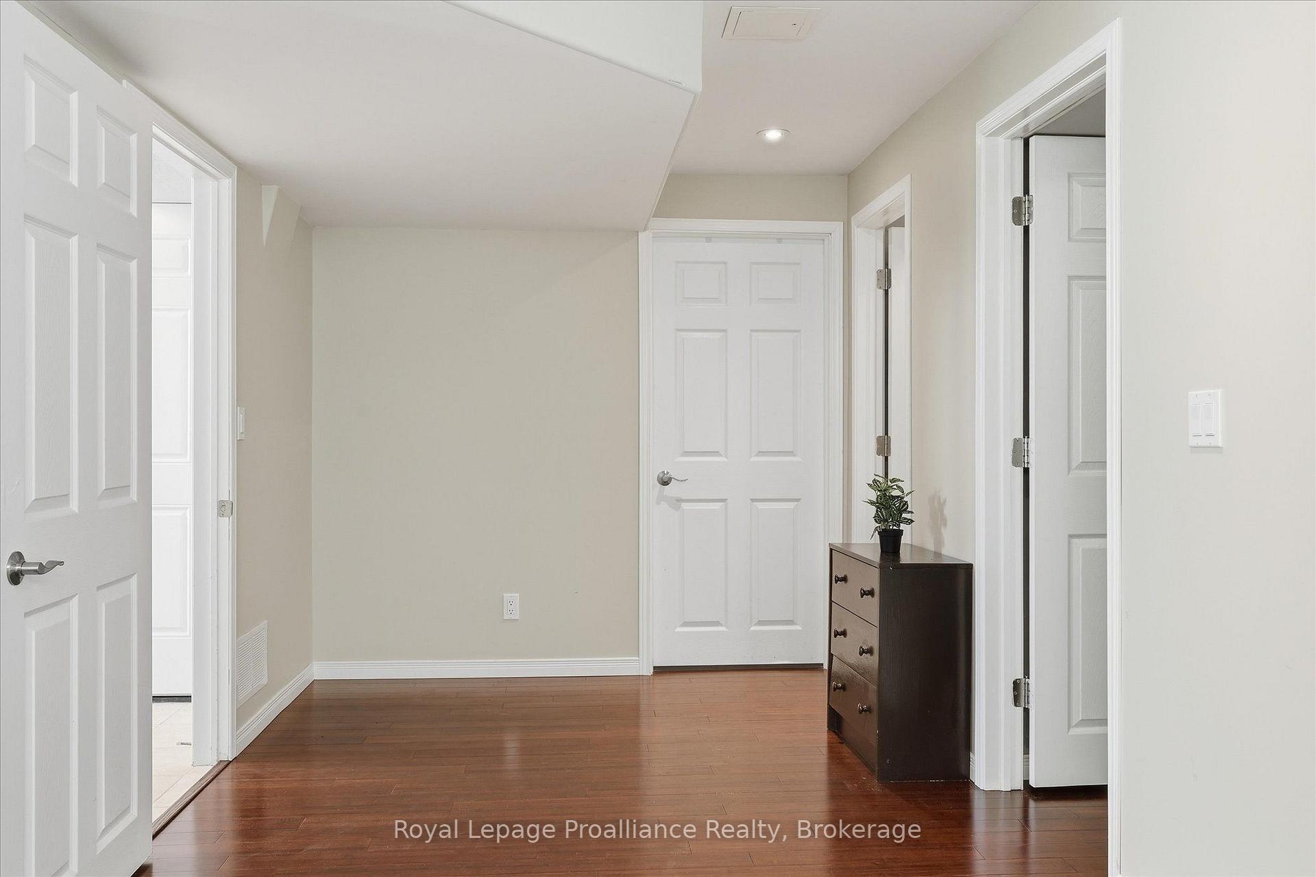 Photo 34 of 82 Parcells Crescent, Peterborough, Otonabee Ward 1 — HOMEH